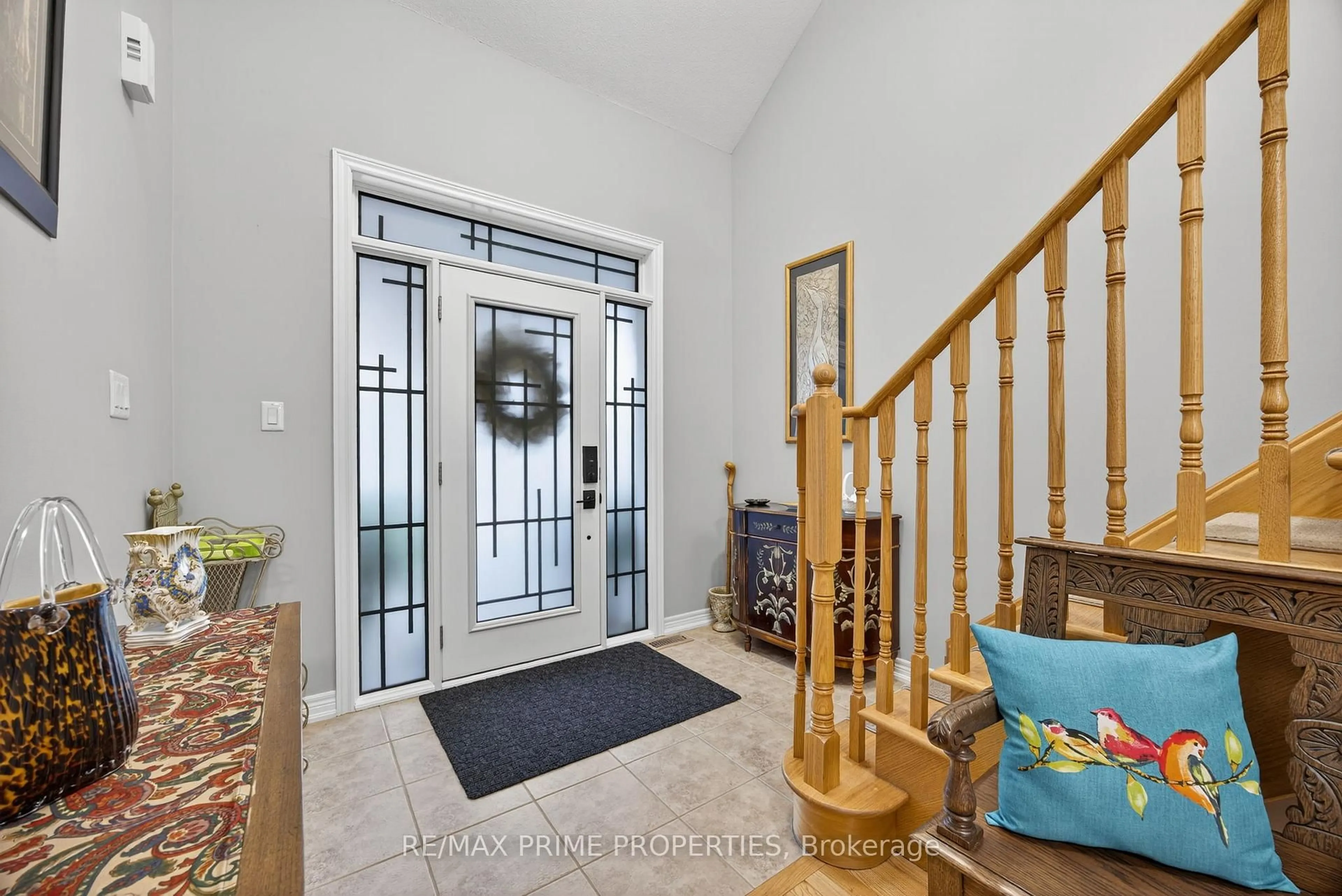 Indoor entryway for 16 Don Rose Blvd, East Gwillimbury Ontario L0G 1M0