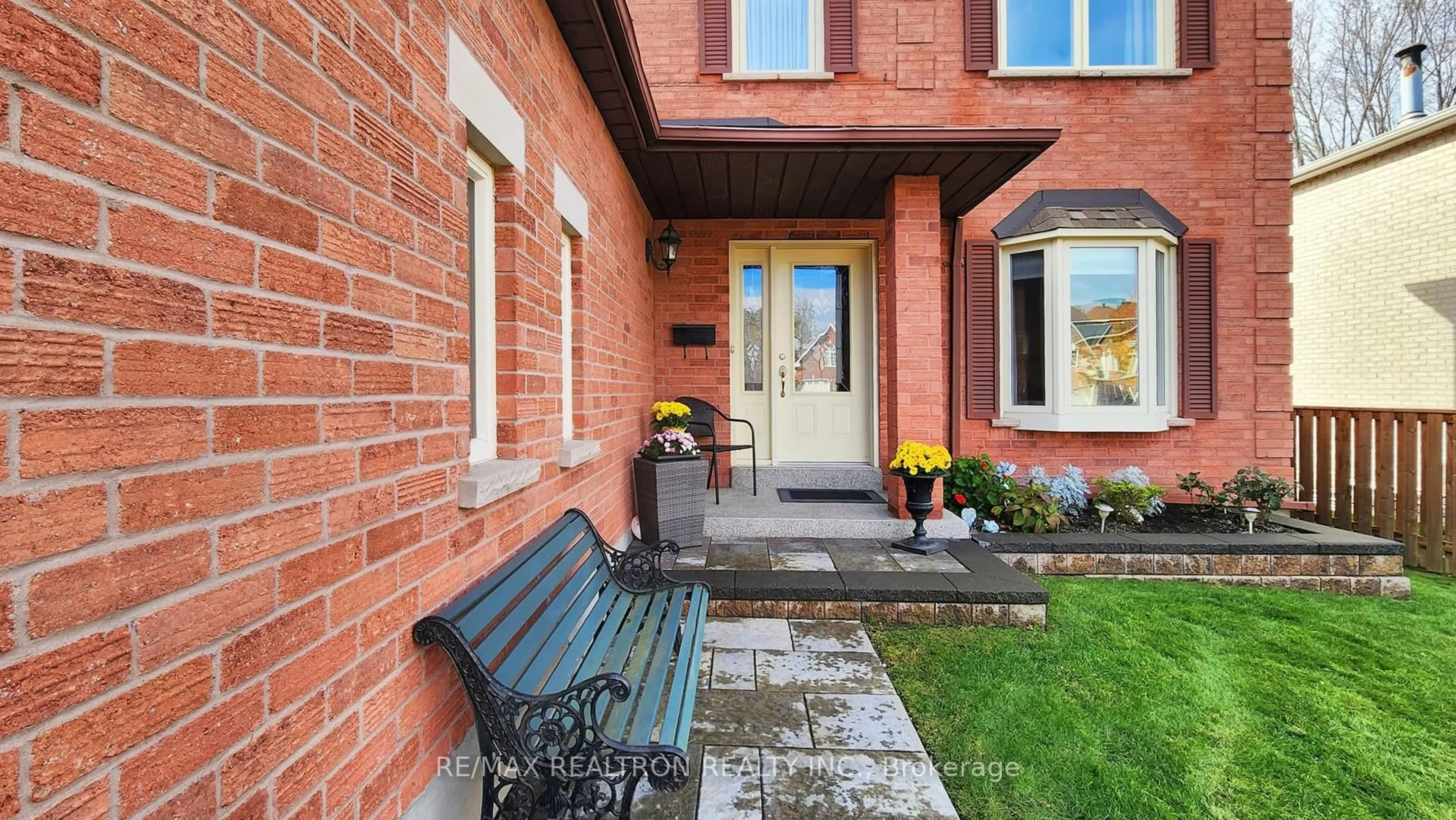 Home with brick exterior material, street for 408 Nesbitt Rd, Newmarket Ontario L3Y 7E5