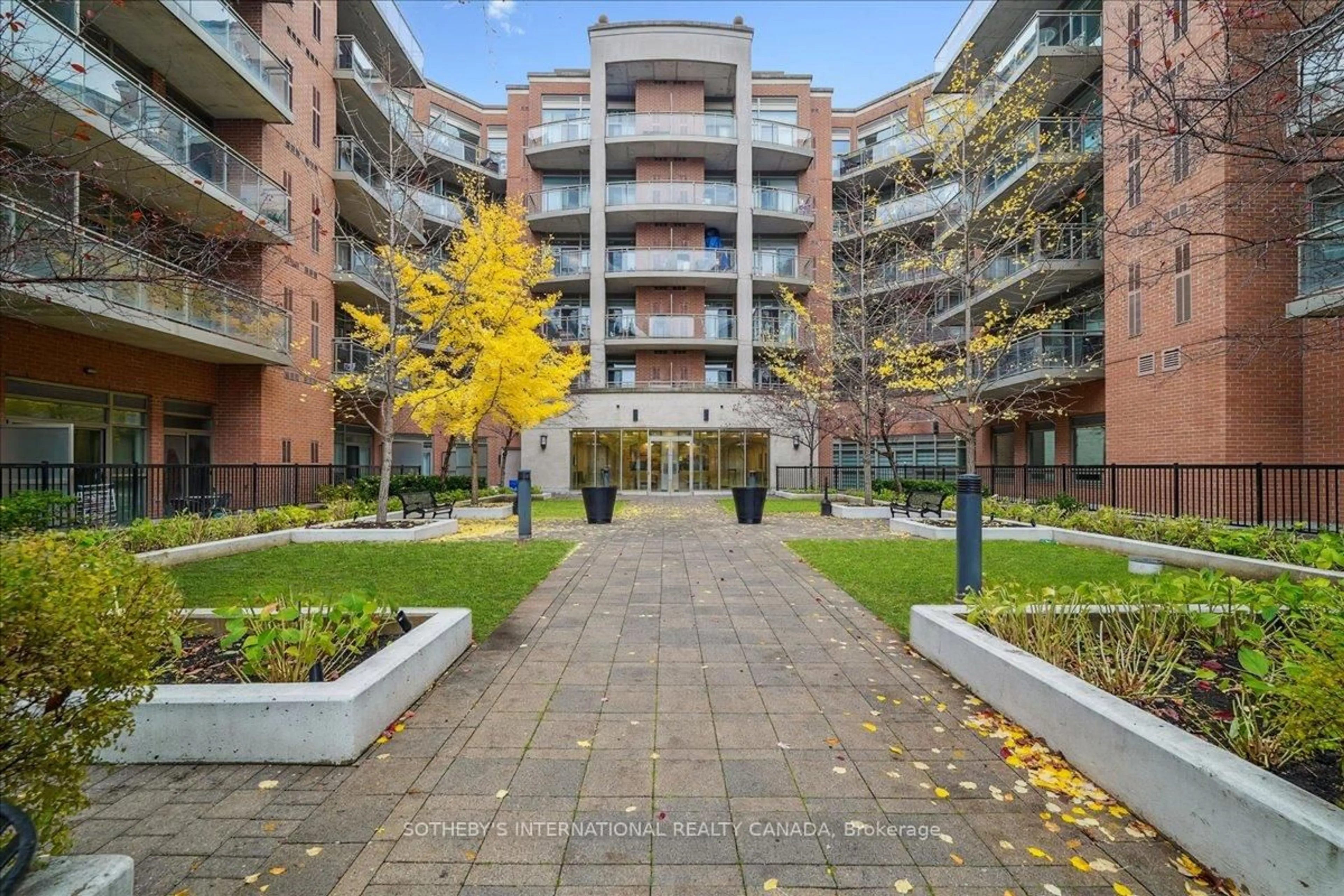 Patio, building for 281 Woodbridge Ave #112, Vaughan Ontario L4L 0C6