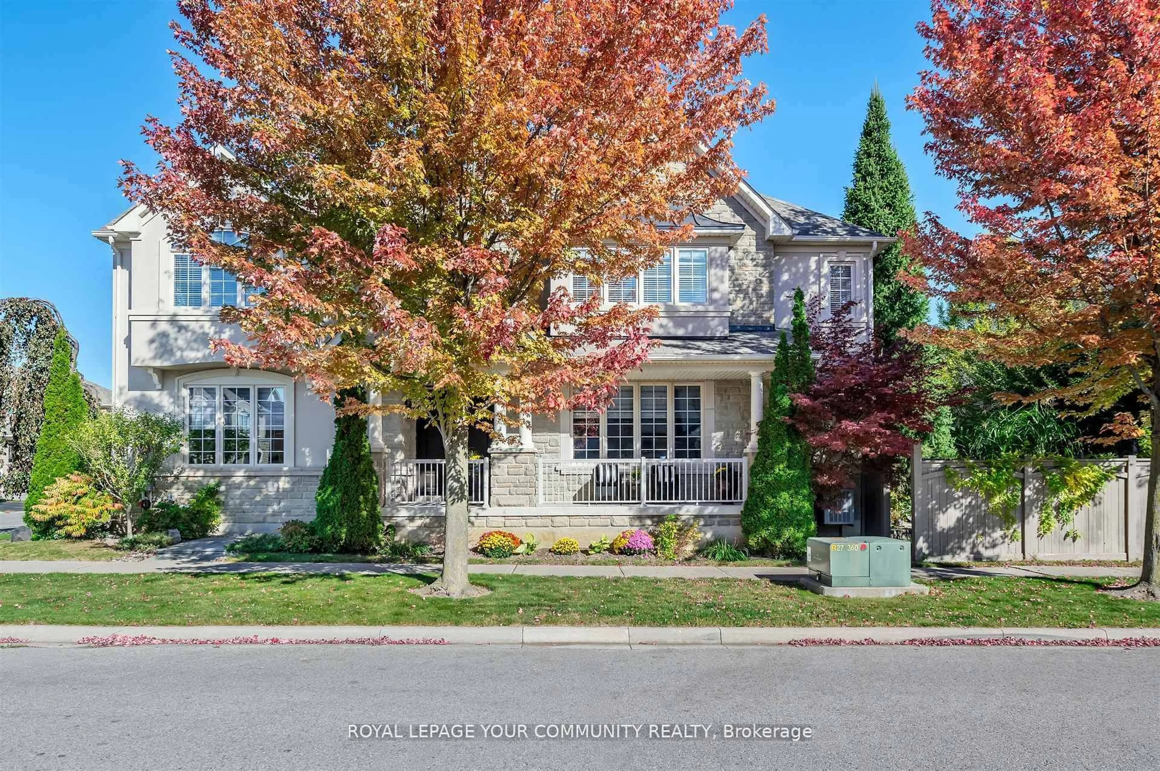 A pic from outside/outdoor area/front of a property/back of a property/a pic from drone, street for 7 Sequin Dr, Richmond Hill Ontario L4E 0J3