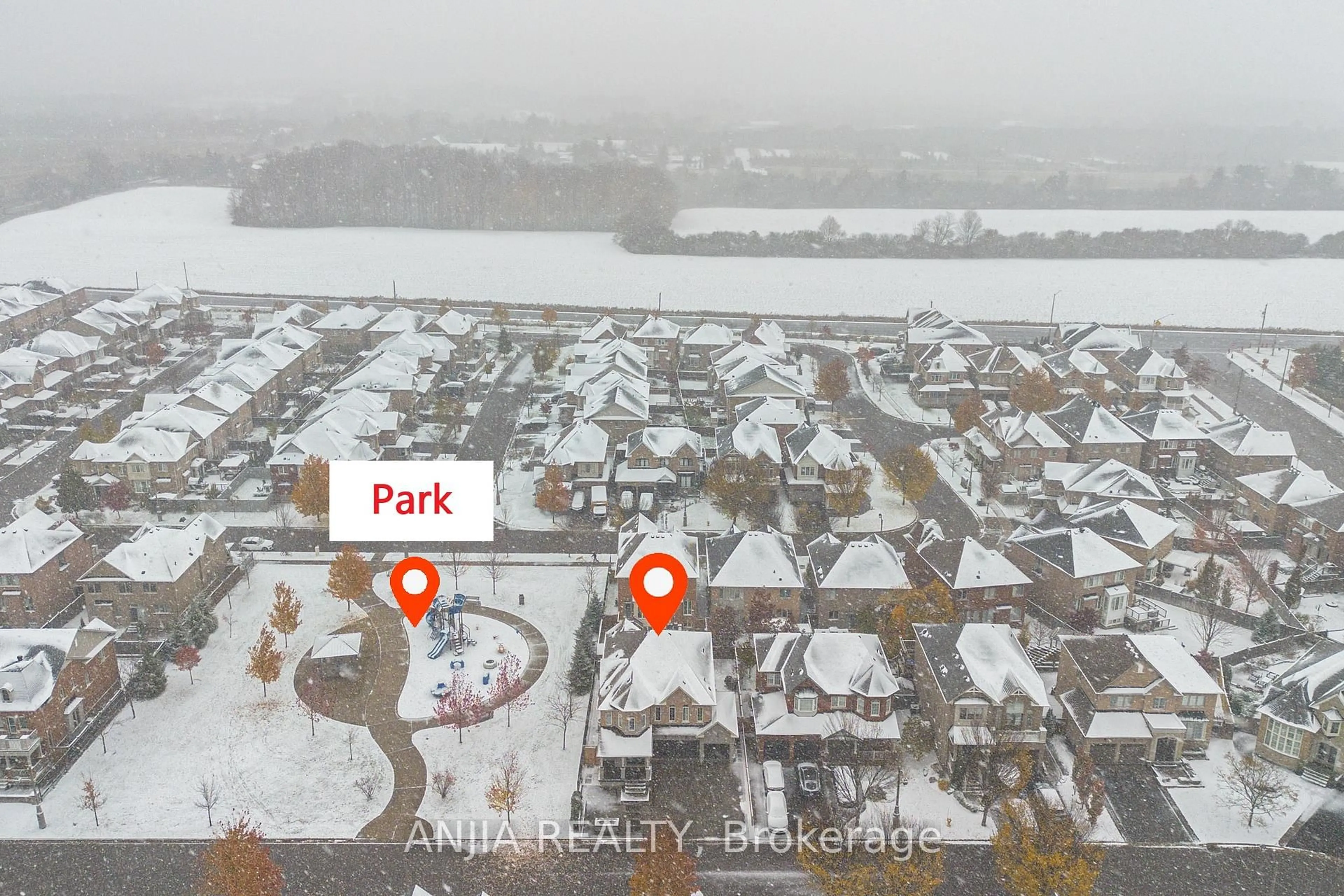 A pic from outside/outdoor area/front of a property/back of a property/a pic from drone, city buildings view from balcony for 70 Fairlee Circ, Whitchurch-Stouffville Ontario L4A 0V3