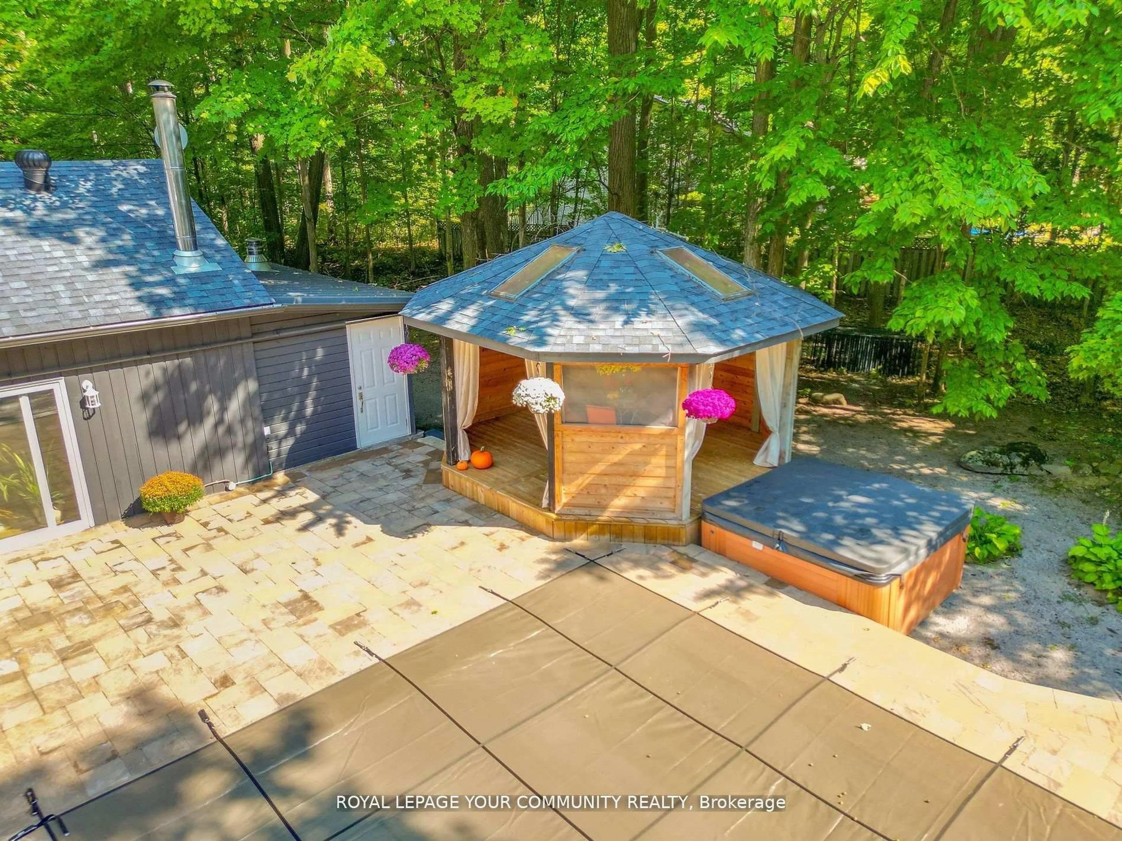 A pic from outside/outdoor area/front of a property/back of a property/a pic from drone, forest/trees view for 527 Big Bay Point Rd, Innisfil Ontario L9S 2N4