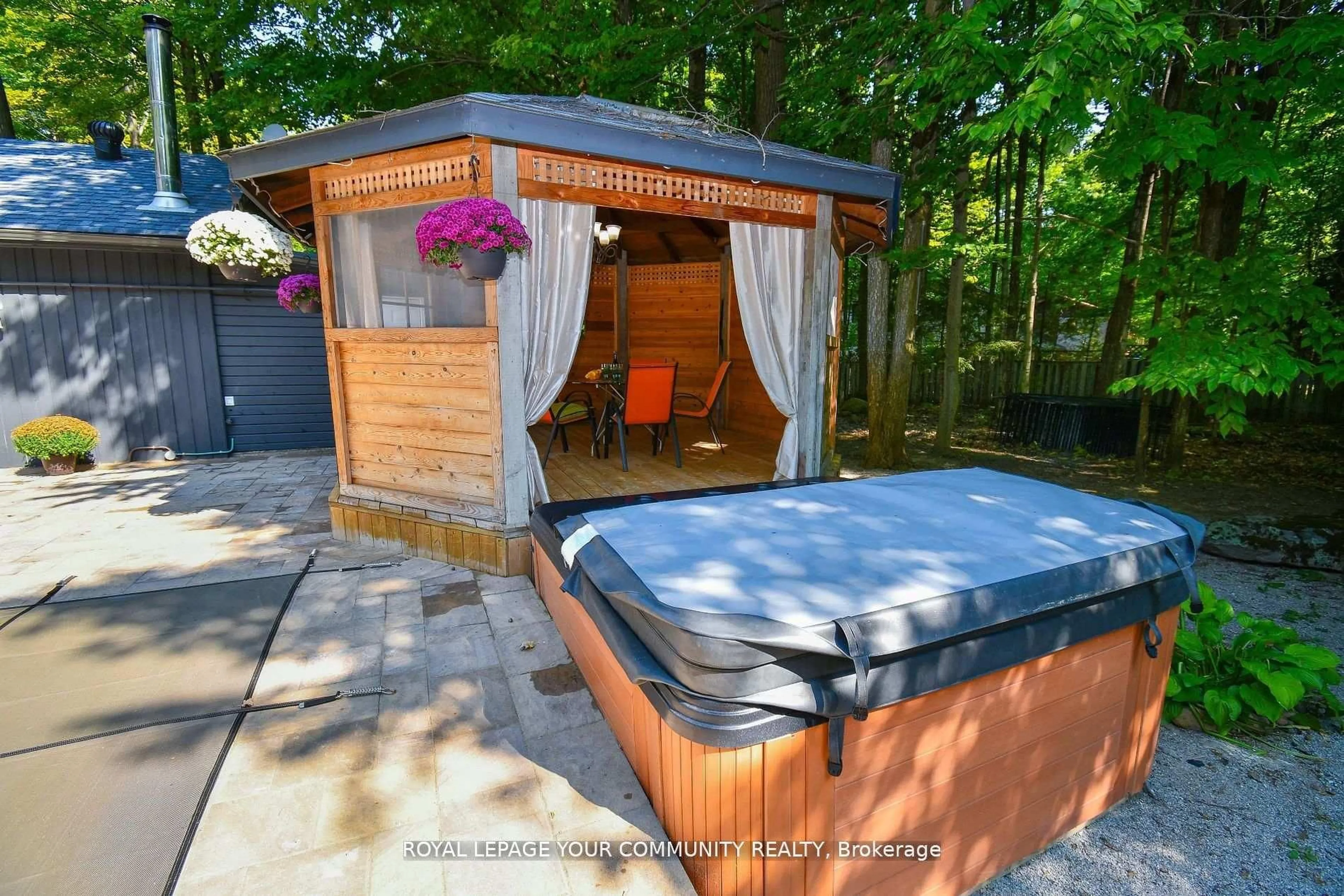 Patio, street for 527 Big Bay Point Rd, Innisfil Ontario L9S 2N4