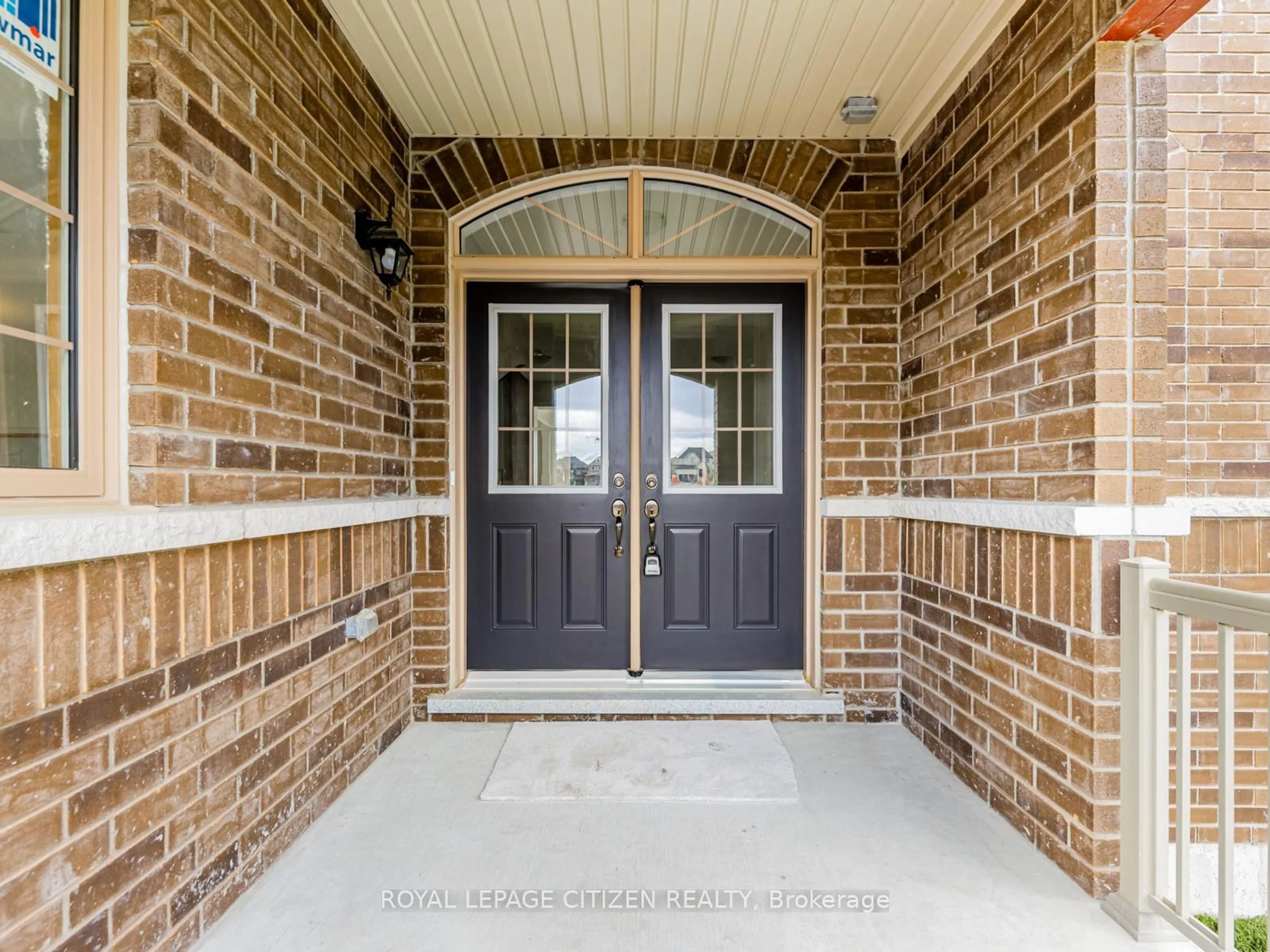 Indoor entryway for 63 Fenn Cres, New Tecumseth Ontario L9R 0X3