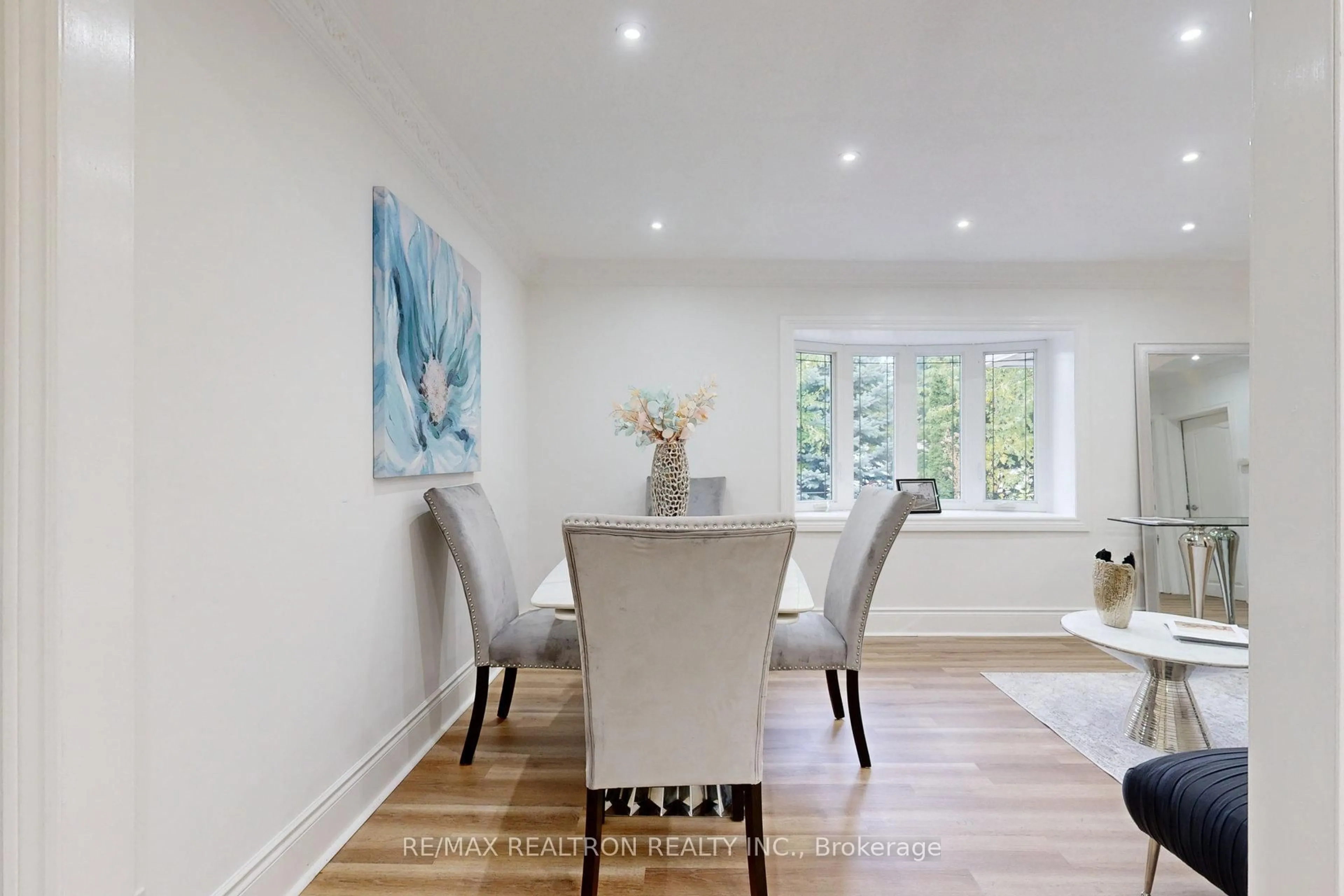 Dining room, wood/laminate floor for 56 Don Mor Dr, Newmarket Ontario L3Y 1G7