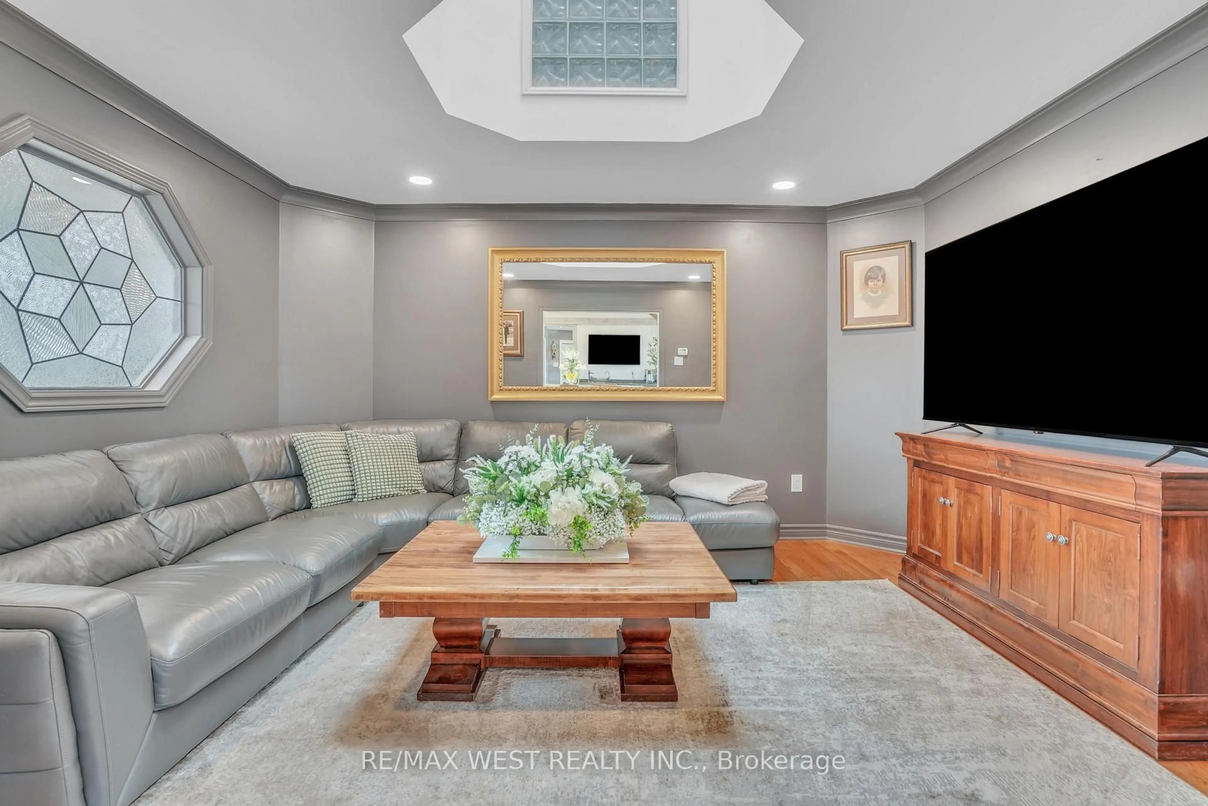 Living room with furniture, unknown for 7636 County 1 Rd, Adjala-Tosorontio Ontario L0G 1W0