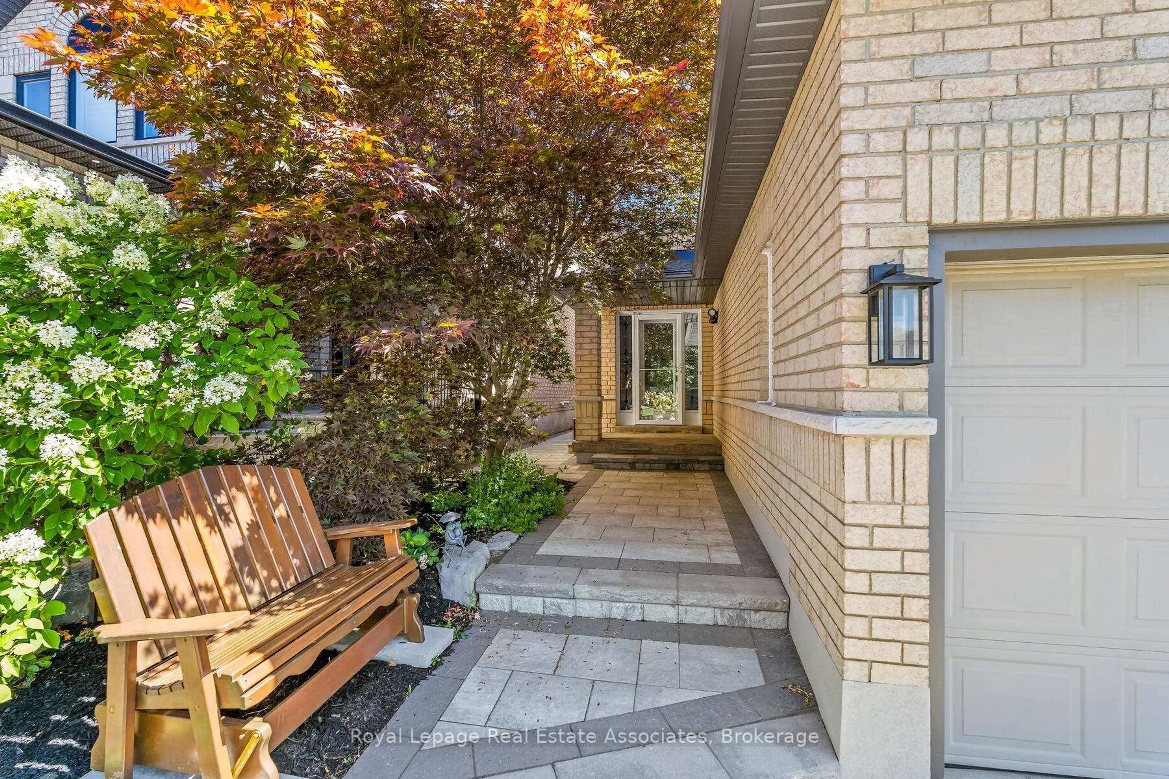 Patio, street for 27 Royal Ridge Cres, Vaughan Ontario L6A 2T1