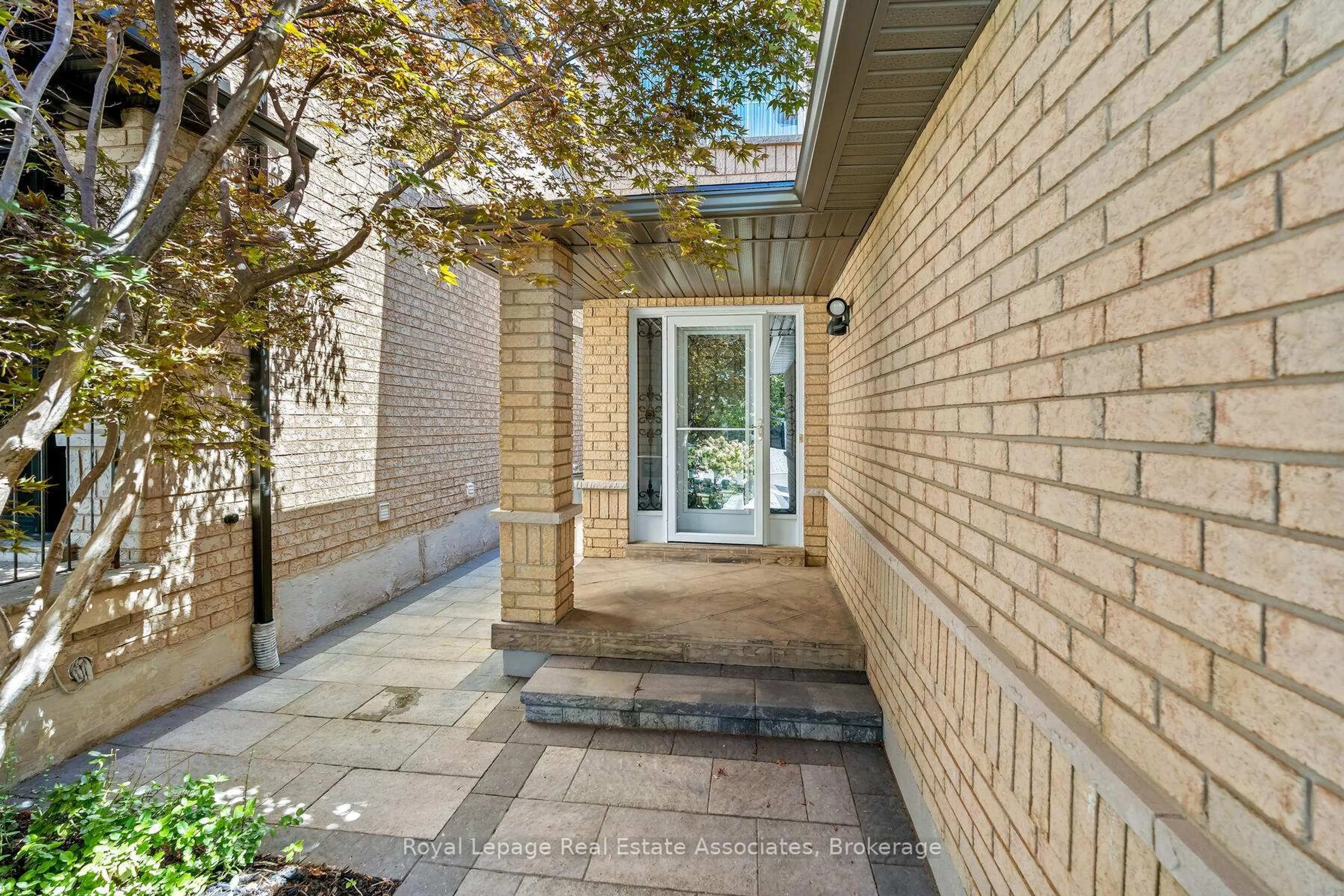 Unknown for 27 Royal Ridge Cres, Vaughan Ontario L6A 2T1