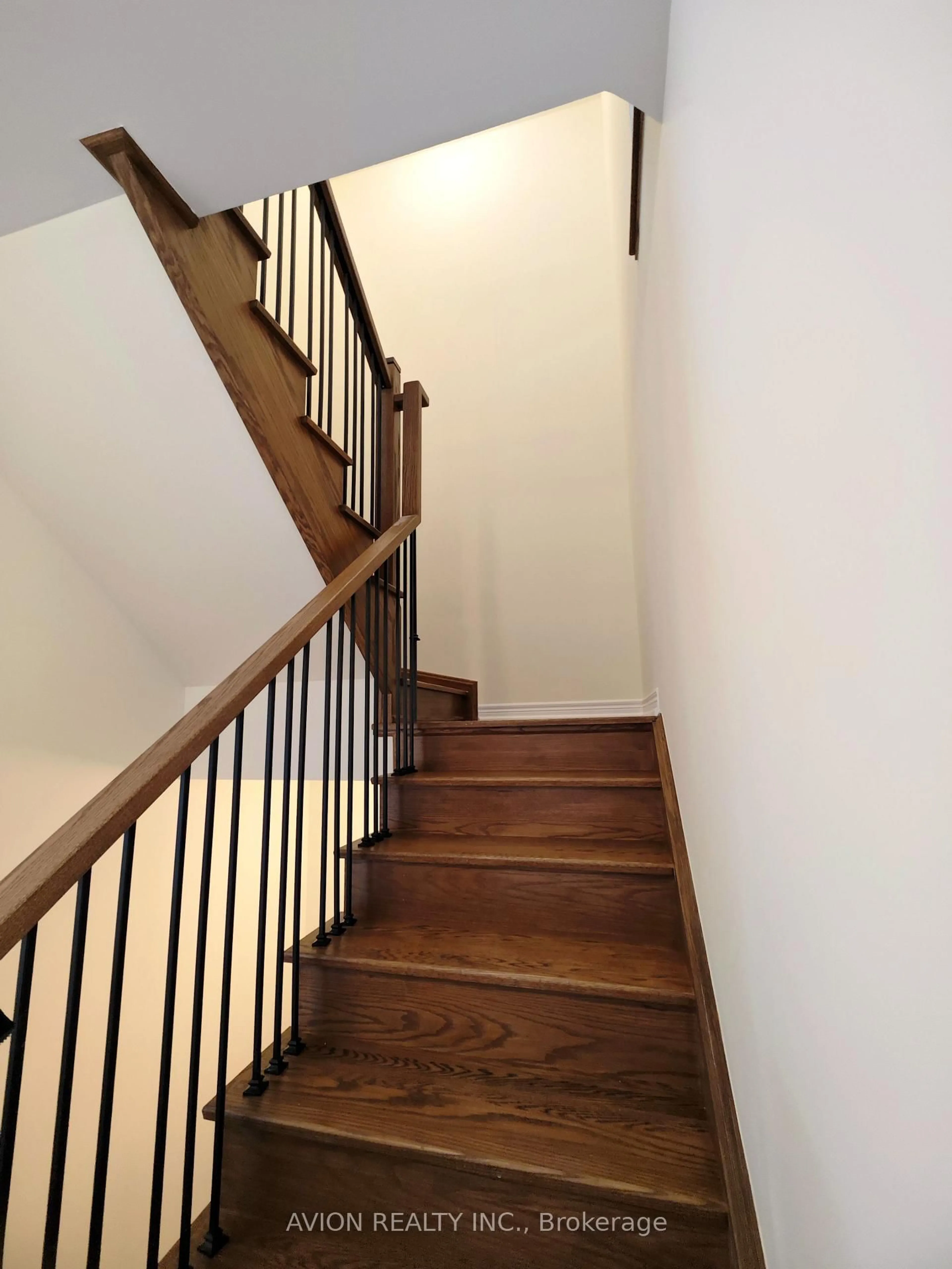 Stairs for 154 Vine Cliff Blvd, Markham Ontario L6C 3E2