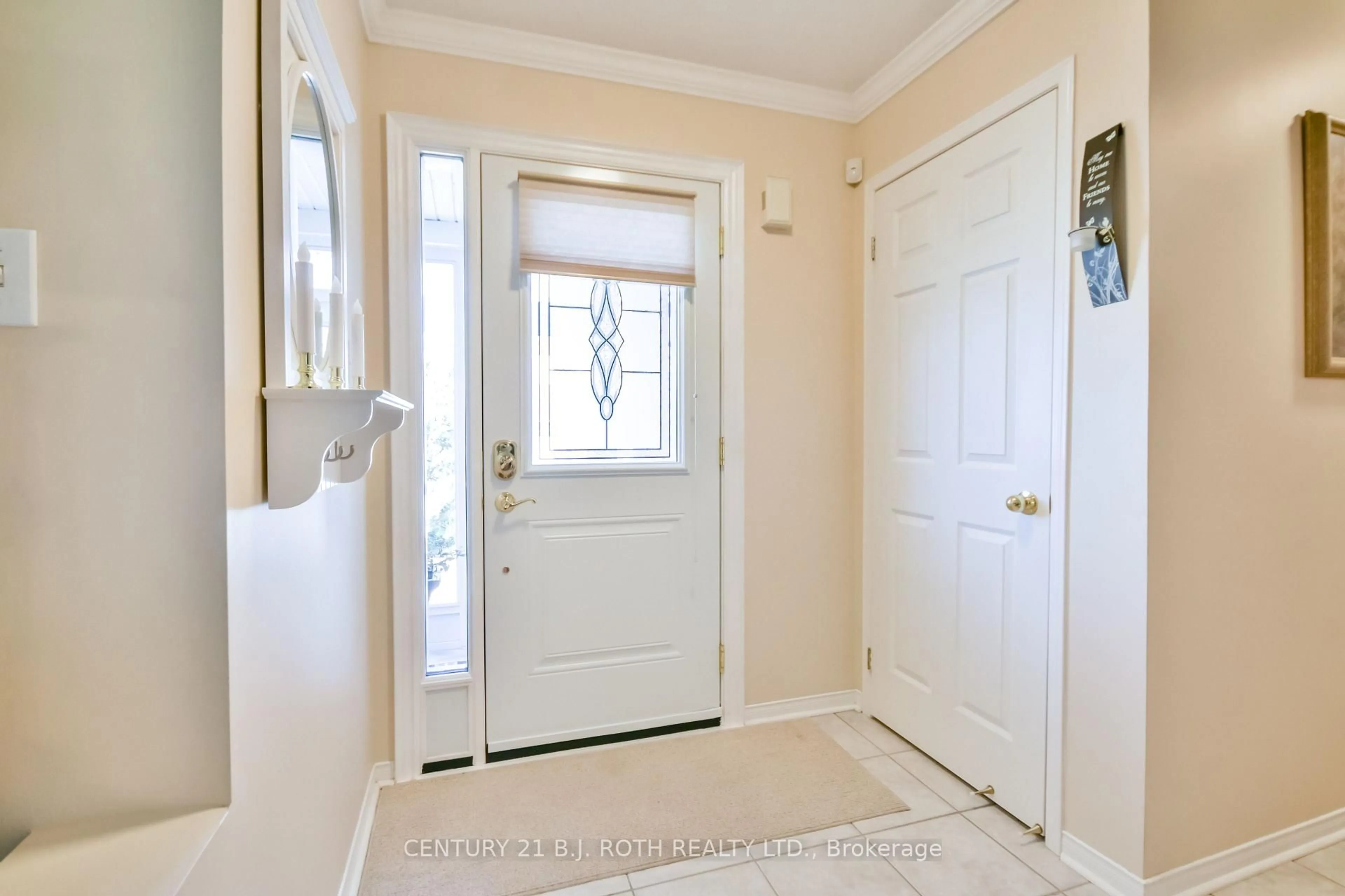 Indoor entryway for 1957 Mill St, Innisfil Ontario L9S 2A2
