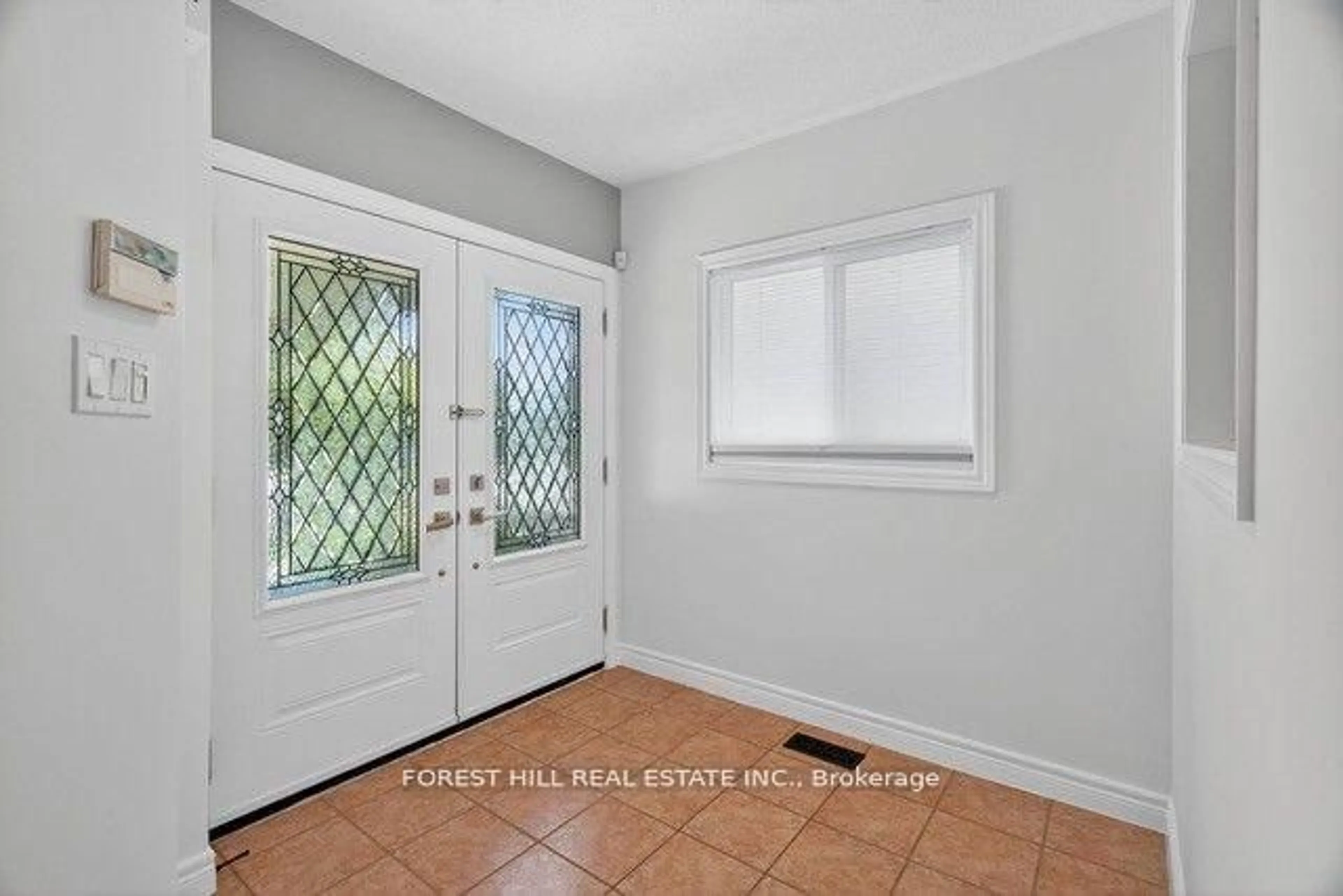 Indoor entryway for 22 Baltic St, Richmond Hill Ontario L4B 4H8