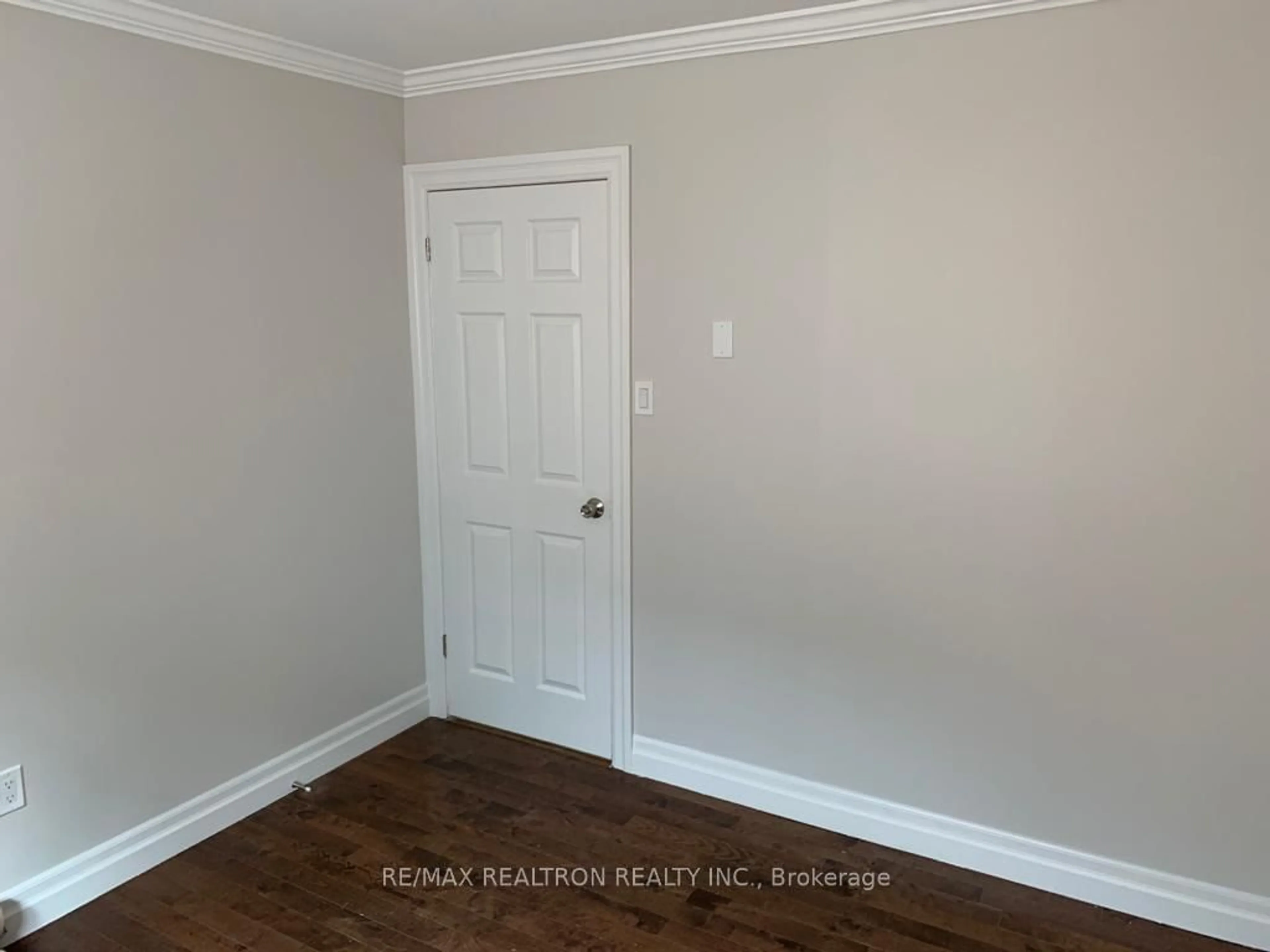 A pic of a room for 222 Currey Cres, Newmarket Ontario L3Y 5M9
