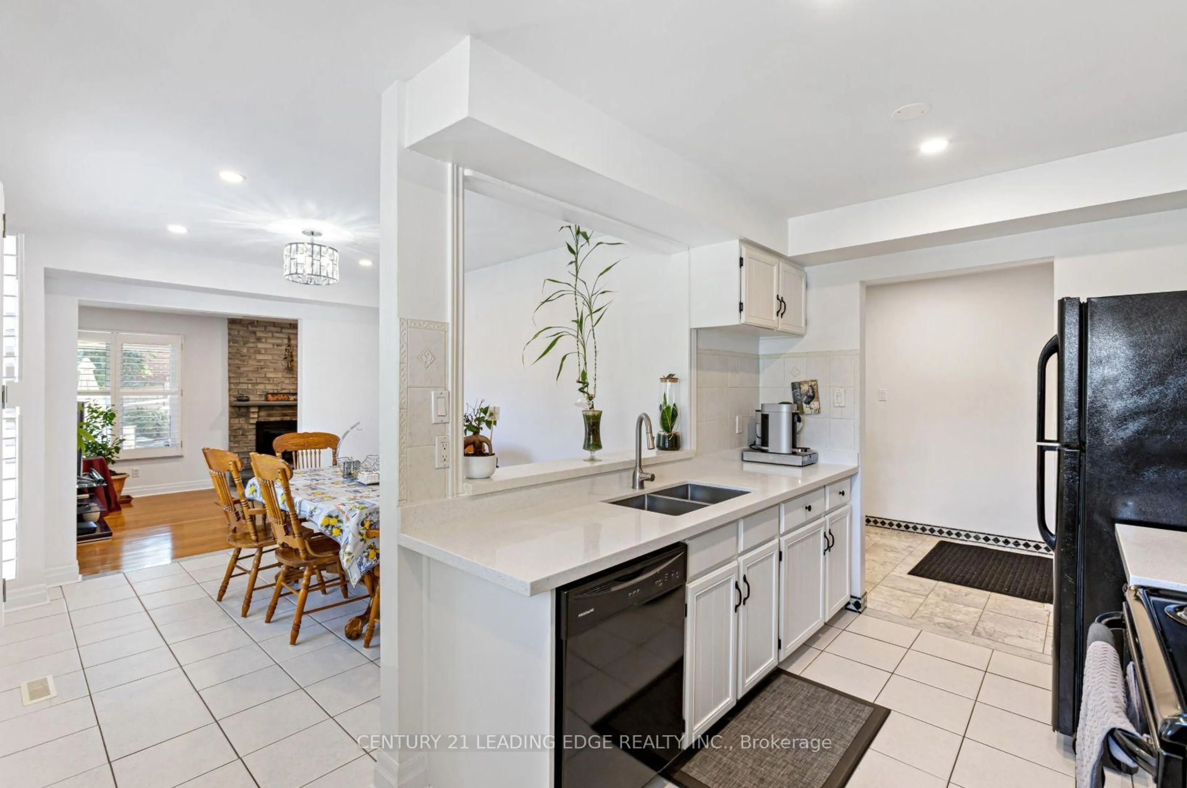 Open concept kitchen, ceramic/tile floor for 69 PARKINSON Rd, Markham Ontario L3P 4G7