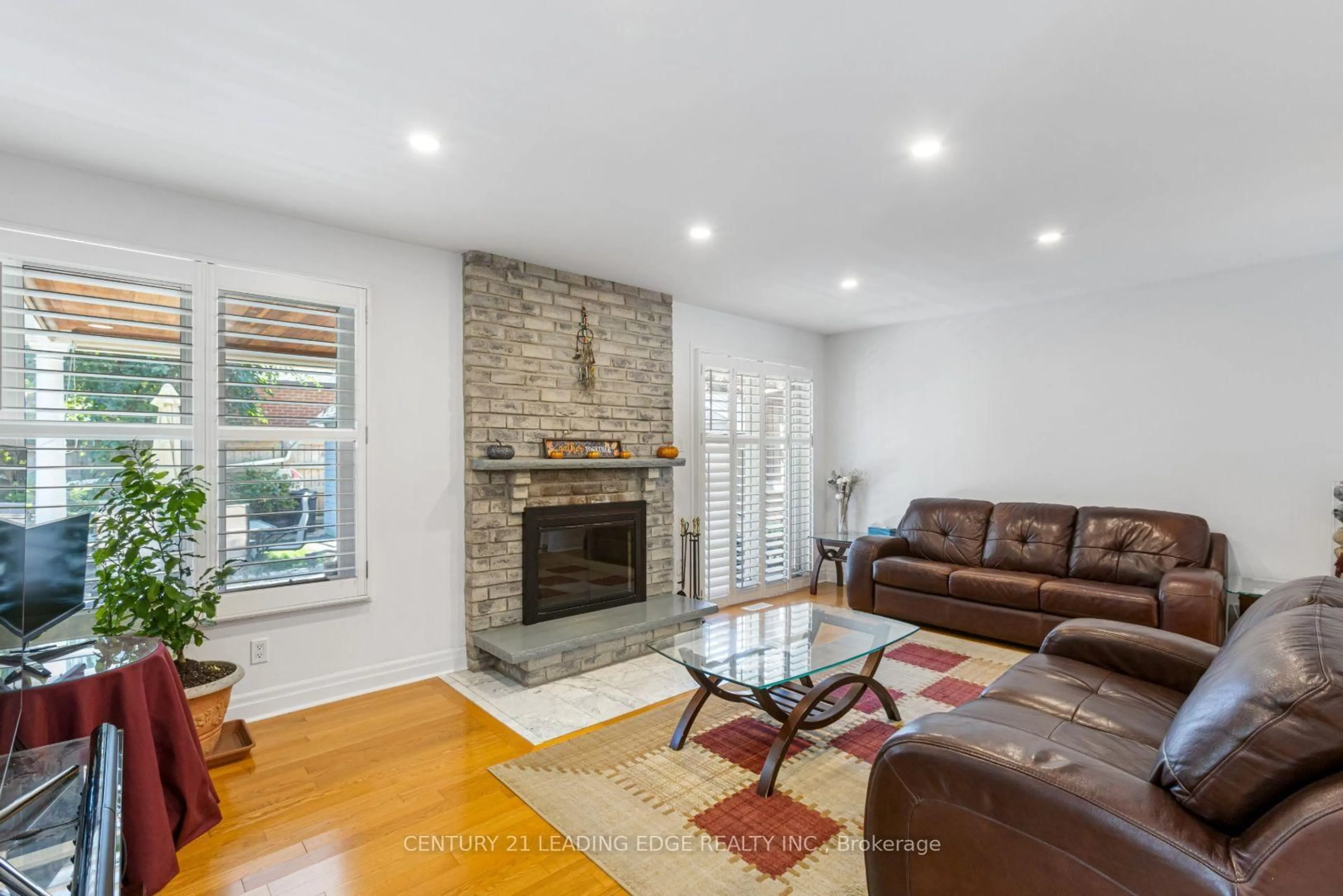 Living room with furniture, unknown for 69 PARKINSON Rd, Markham Ontario L3P 4G7