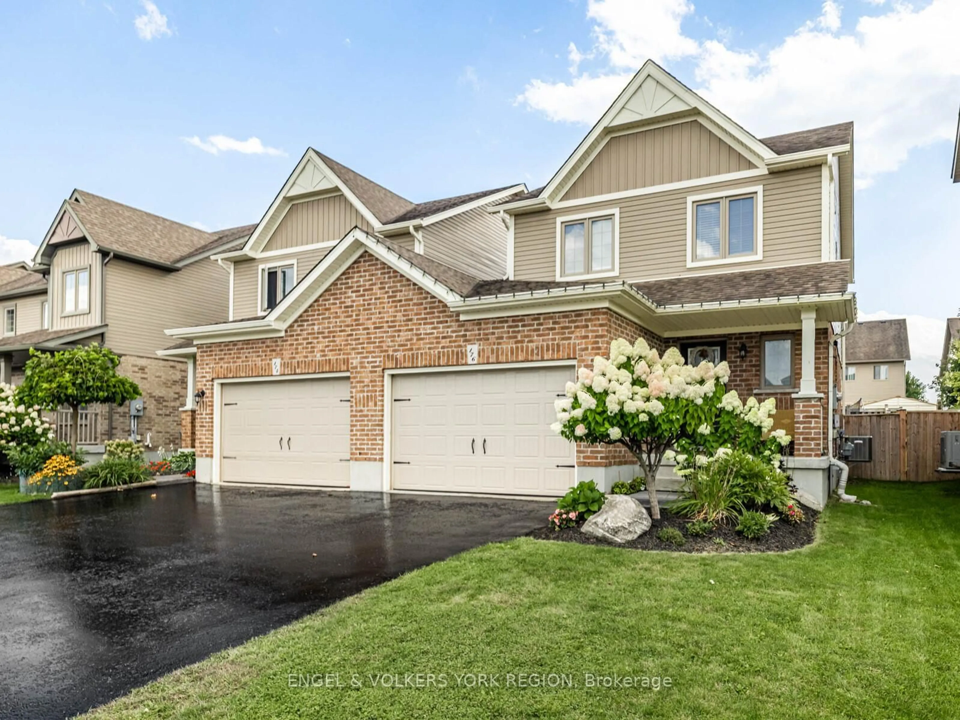 Home with brick exterior material, street for 176 Banting Cres, Essa Ontario L3W 0P3