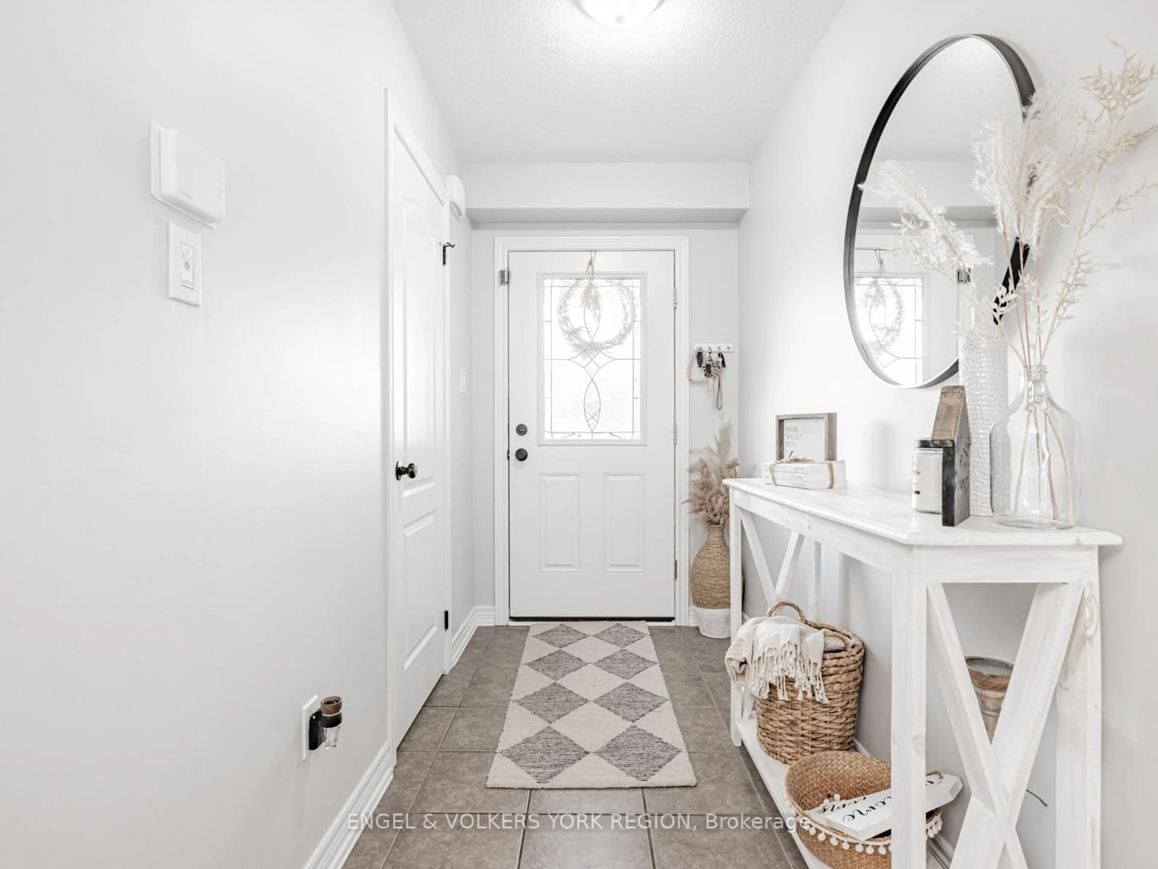 Indoor entryway for 176 Banting Cres, Essa Ontario L3W 0P3