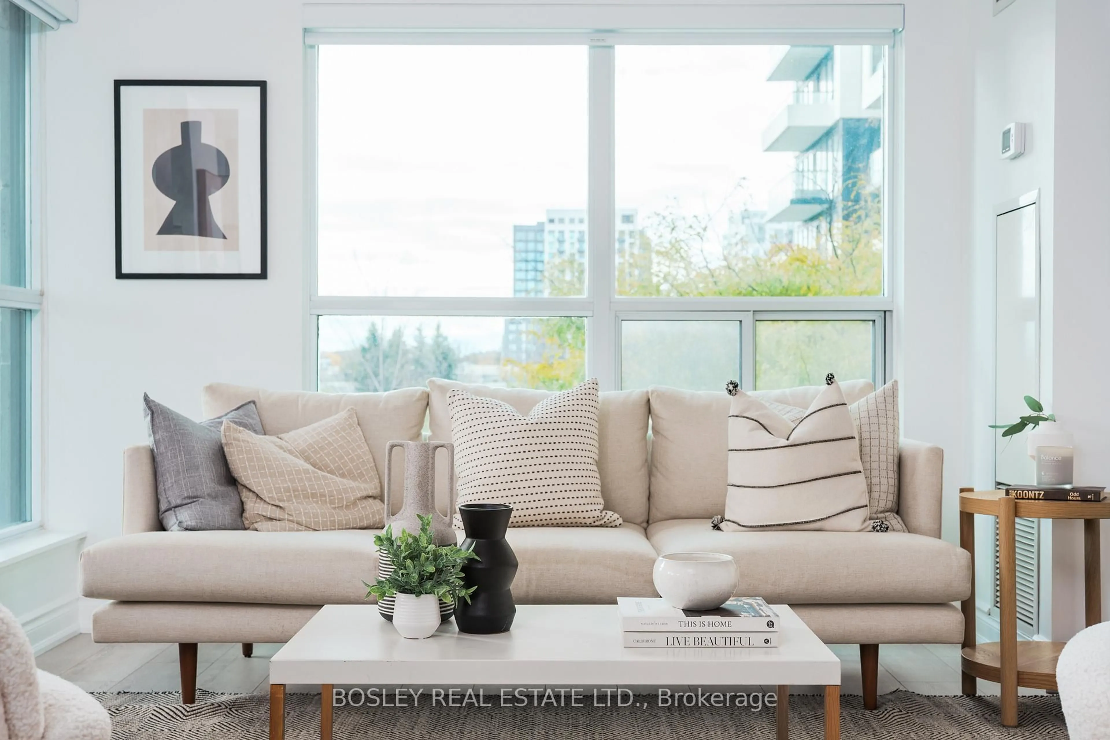 Living room with furniture, unknown for 185 Oneida Cres #207, Richmond Hill Ontario L4B 0B1