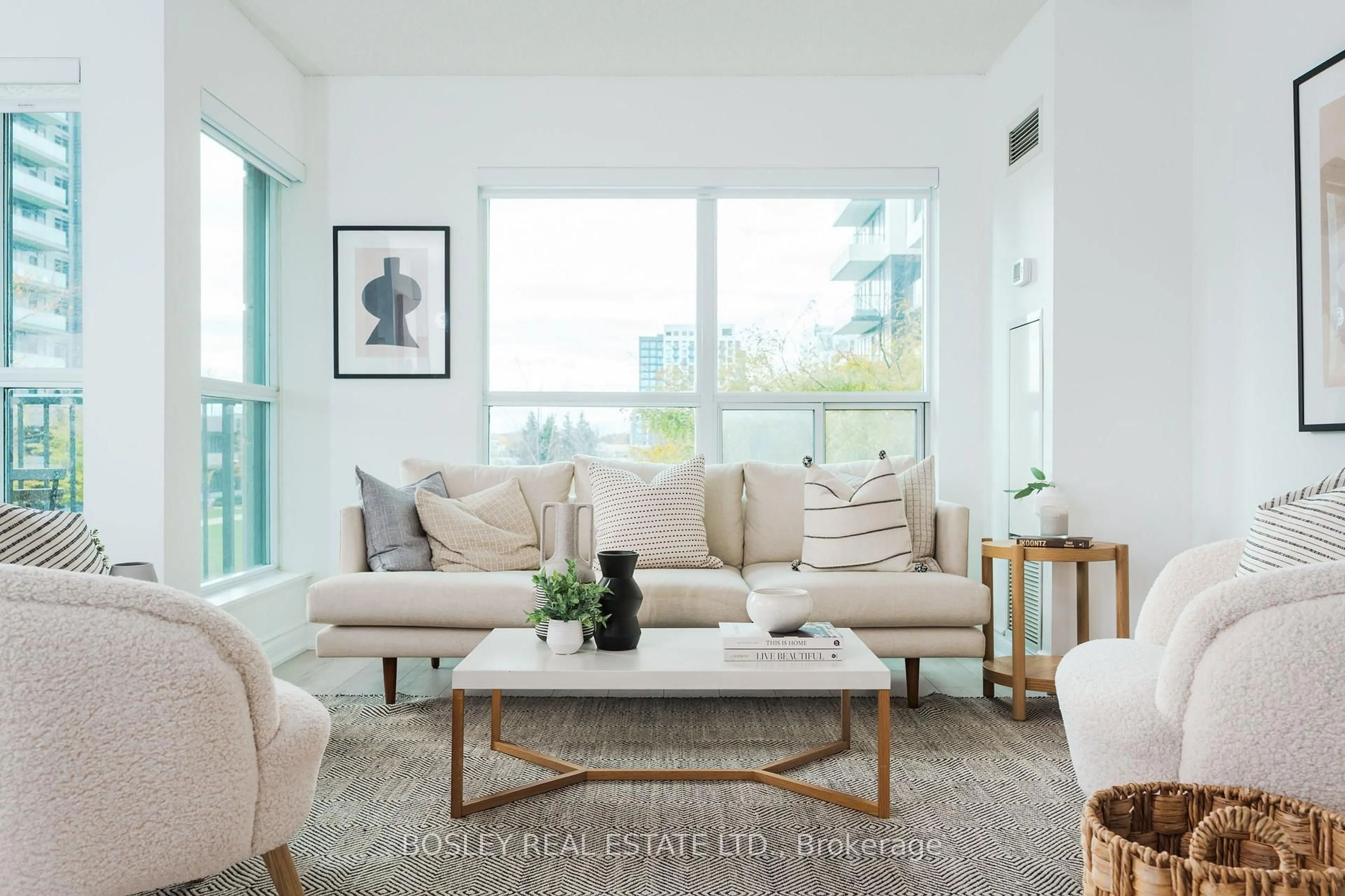 Living room with furniture, unknown for 185 Oneida Cres #207, Richmond Hill Ontario L4B 0B1