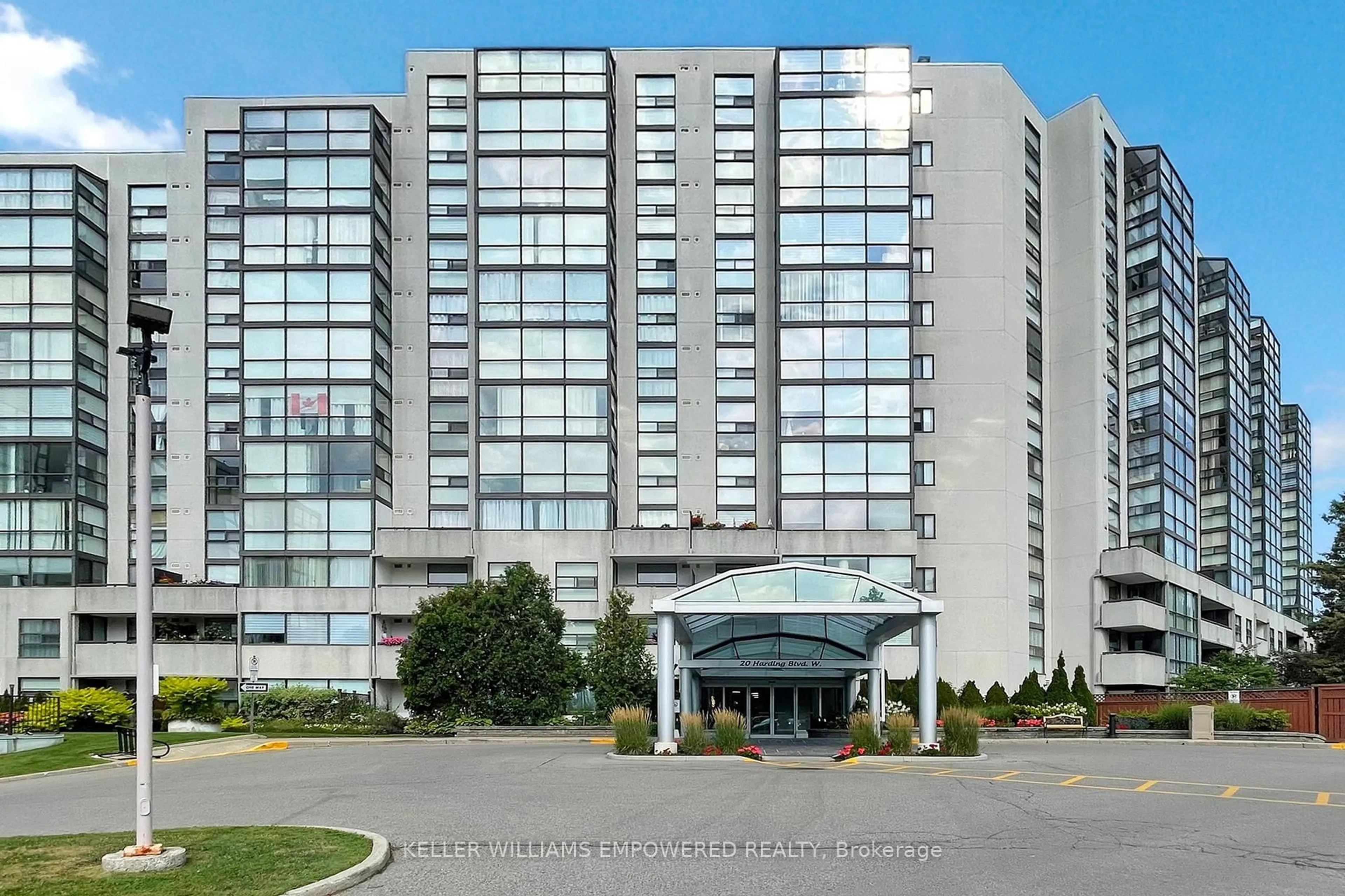 Indoor foyer for 20 Harding Blvd #707, Richmond Hill Ontario L4C 9S4