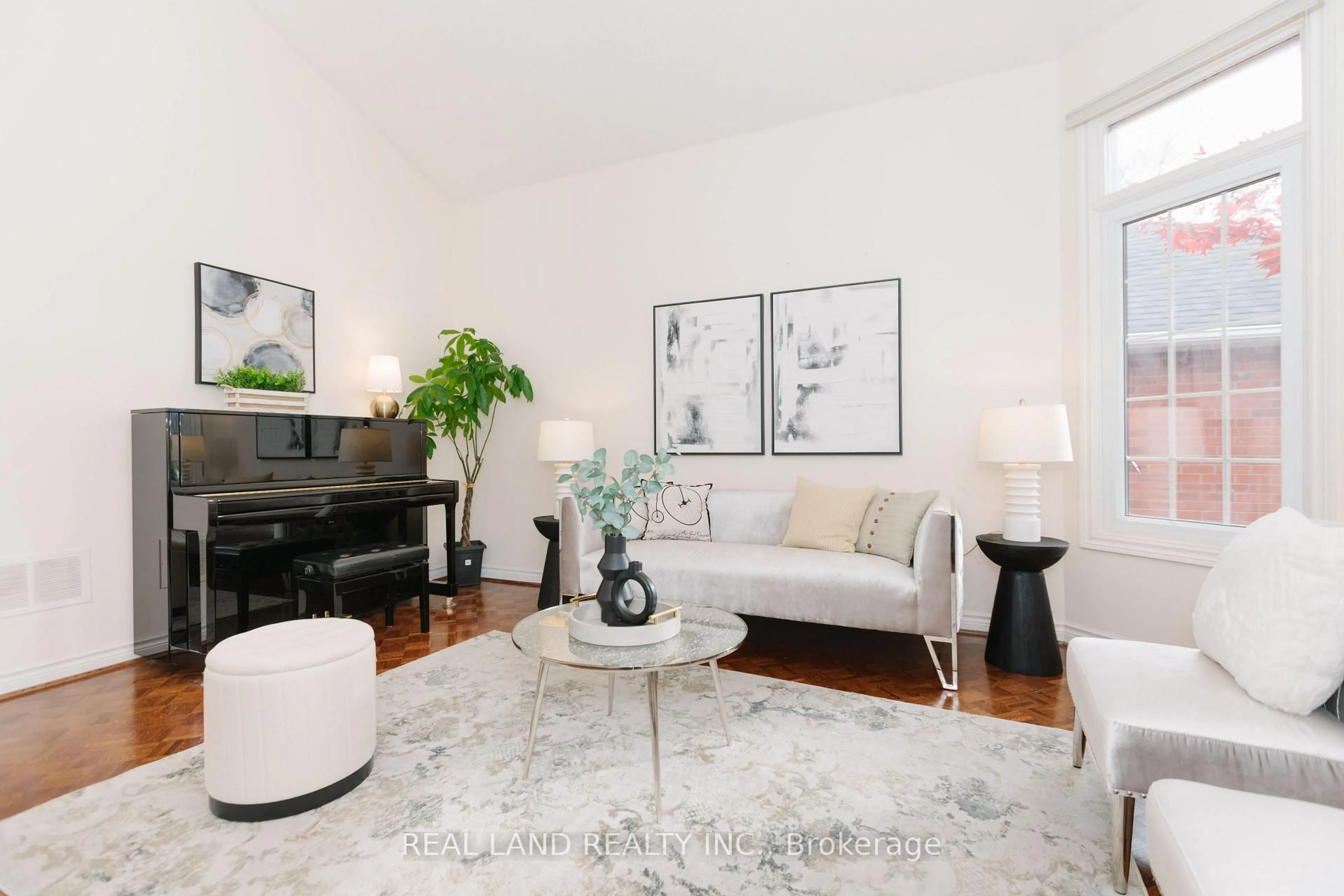 Living room with furniture, unknown for 6 Mcgee Cres, Aurora Ontario L4G 6L8