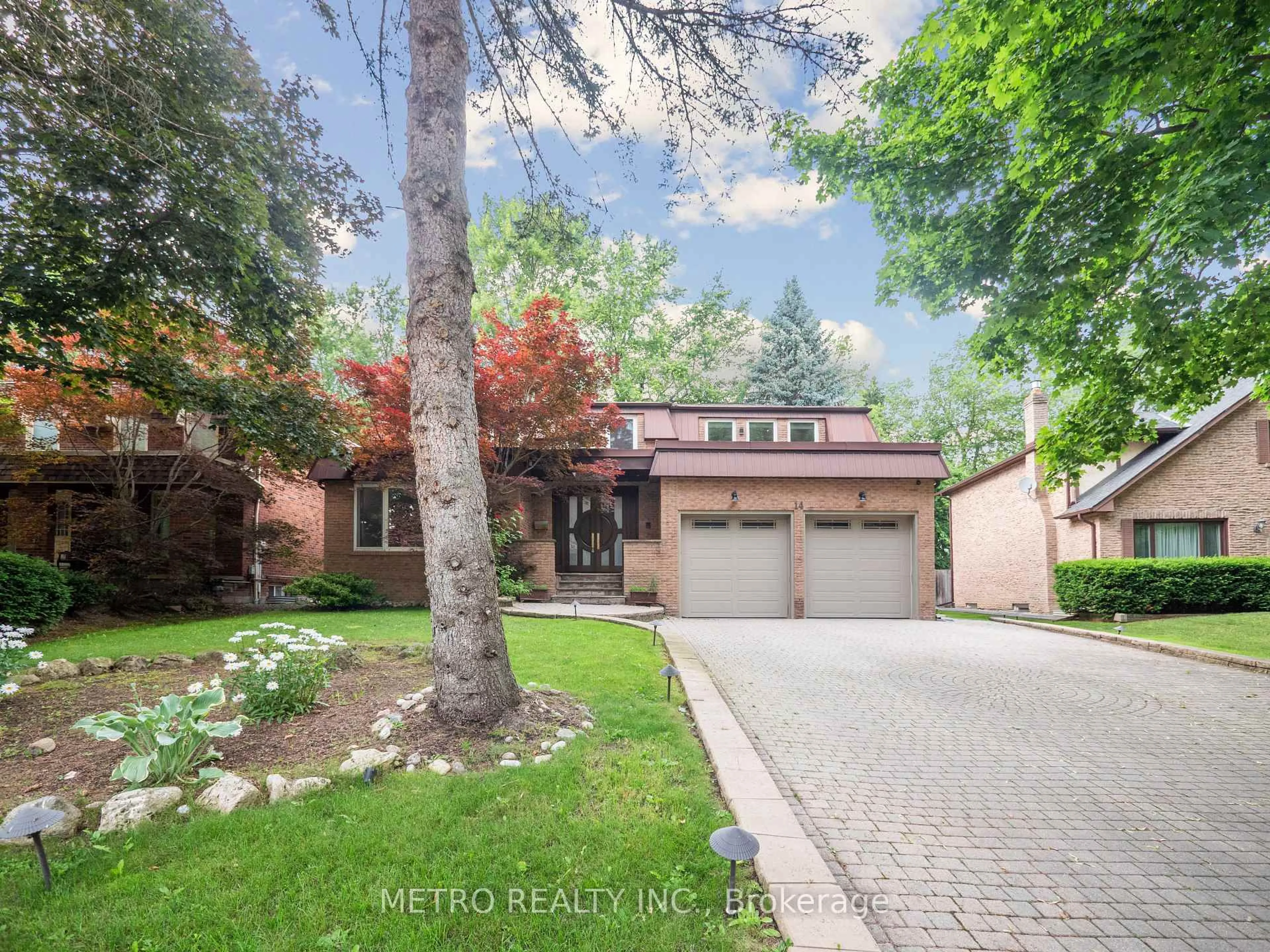 Home with brick exterior material, street for 14 Village Squire Lane, Markham Ontario L3T 1Z9