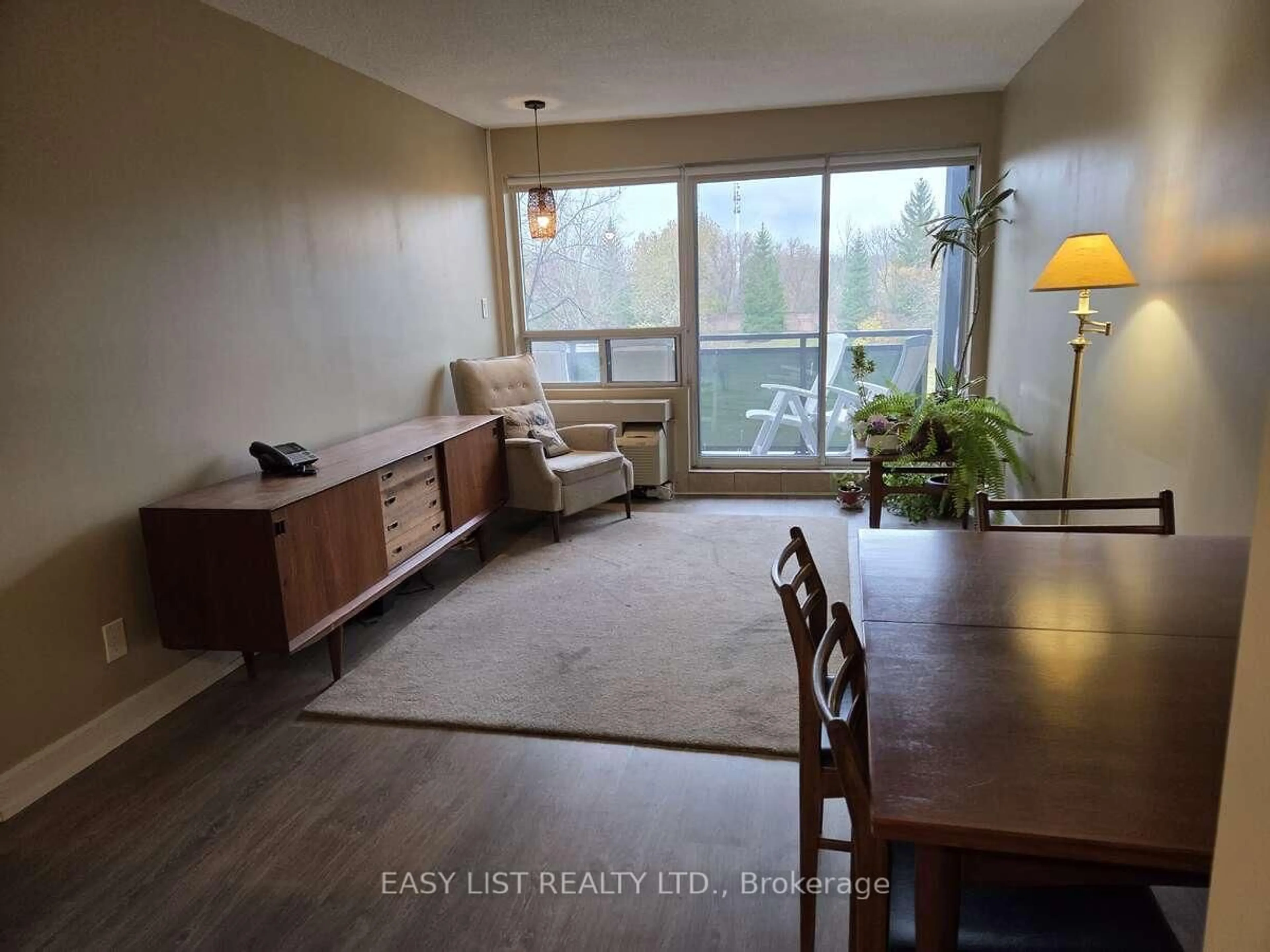 A pic of a room for 155 Main St #203, Newmarket Ontario L3Y 8C2