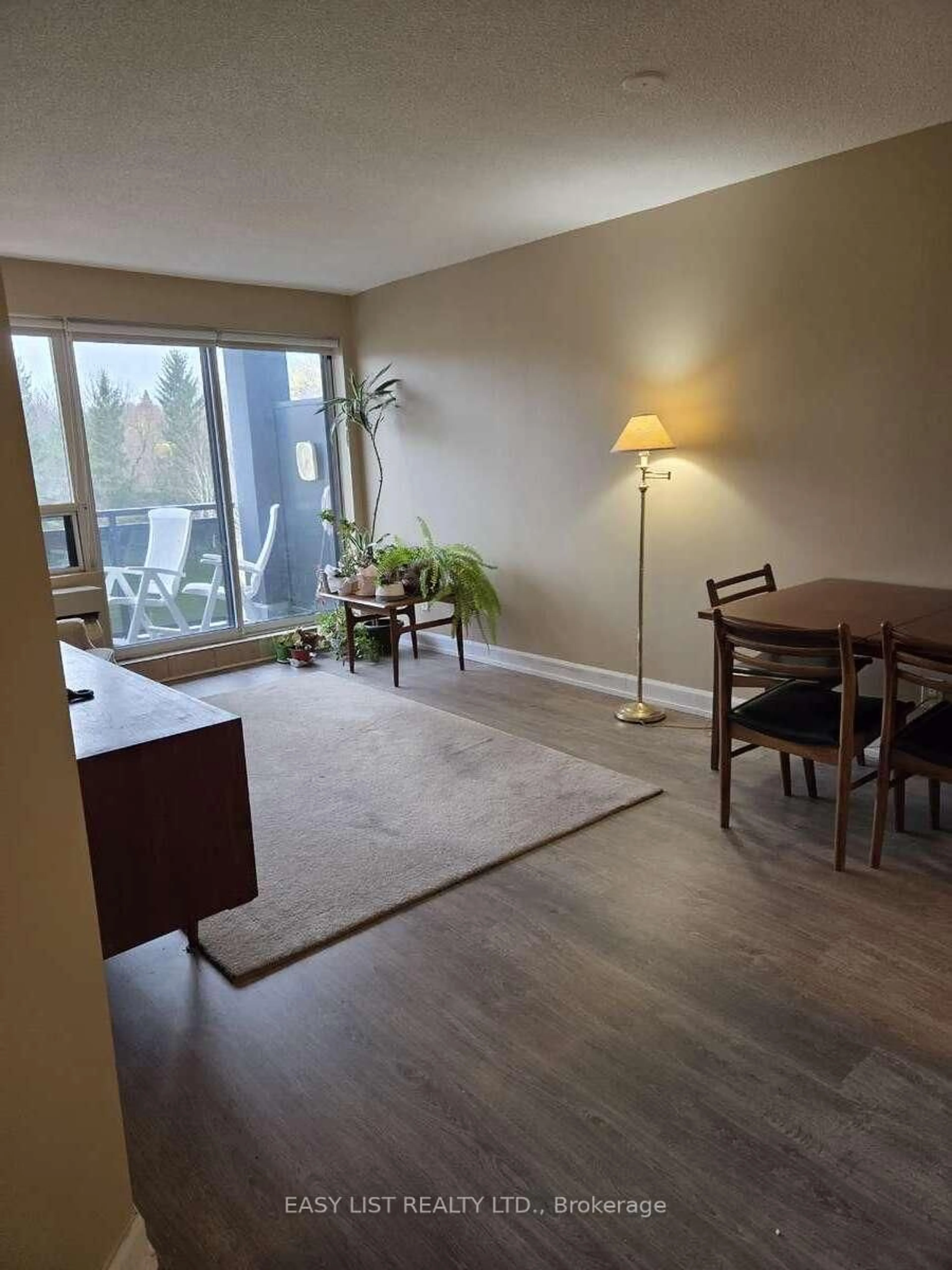 A pic of a room for 155 Main St #203, Newmarket Ontario L3Y 8C2