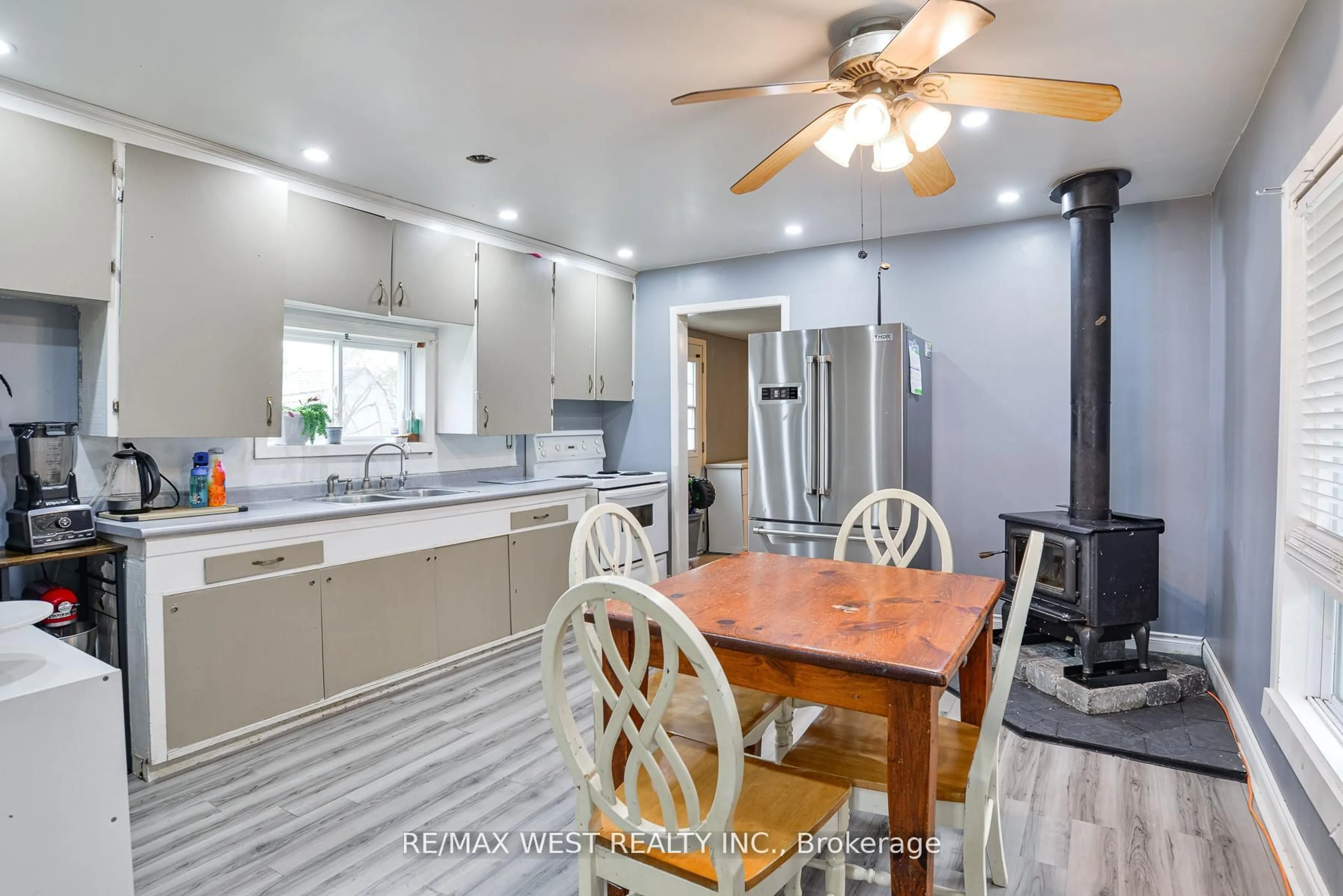 Open concept kitchen, unknown for 8855 Webster Rd, Adjala-Tosorontio Ontario L0M 1K0