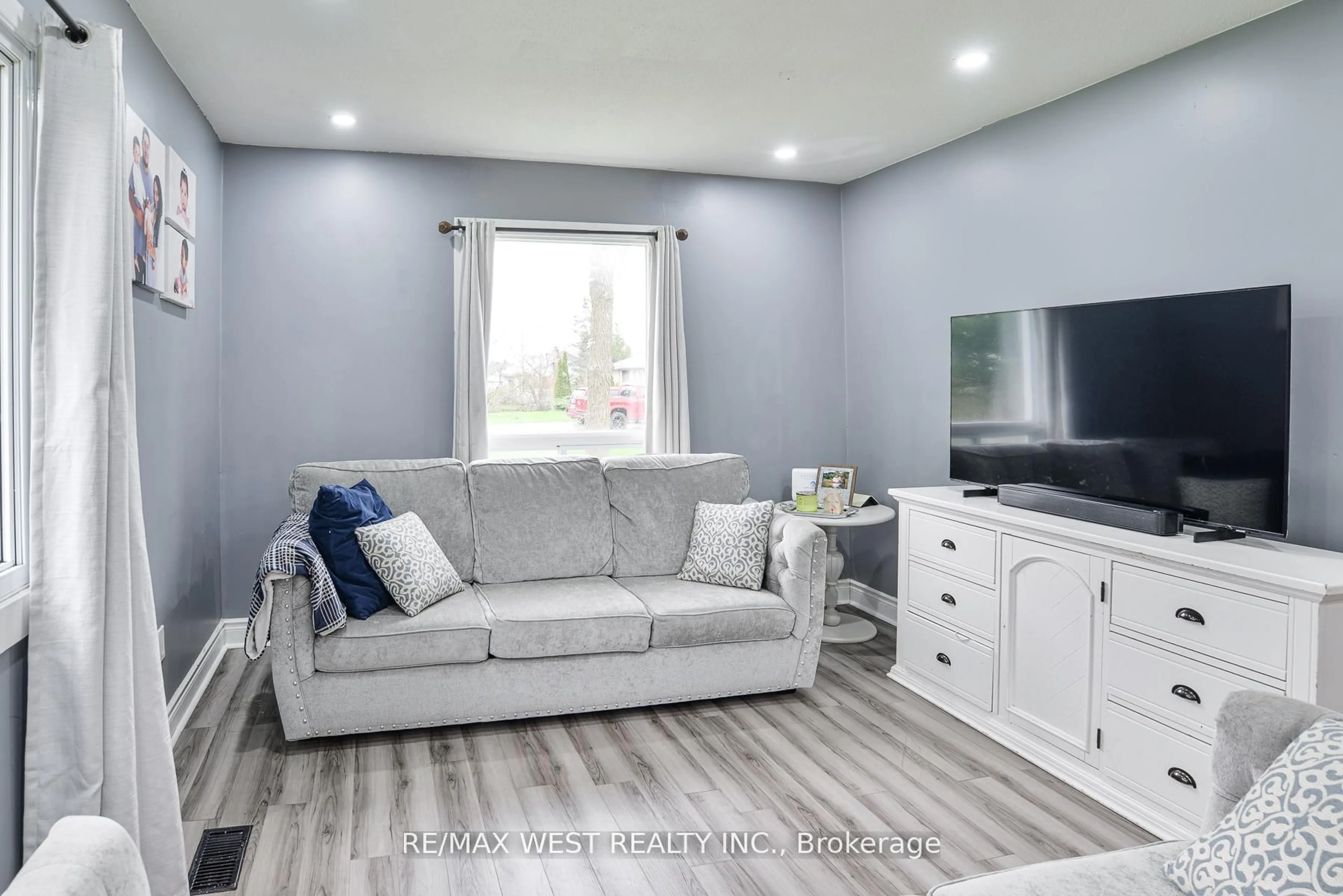 Living room with furniture, unknown for 8855 Webster Rd, Adjala-Tosorontio Ontario L0M 1K0