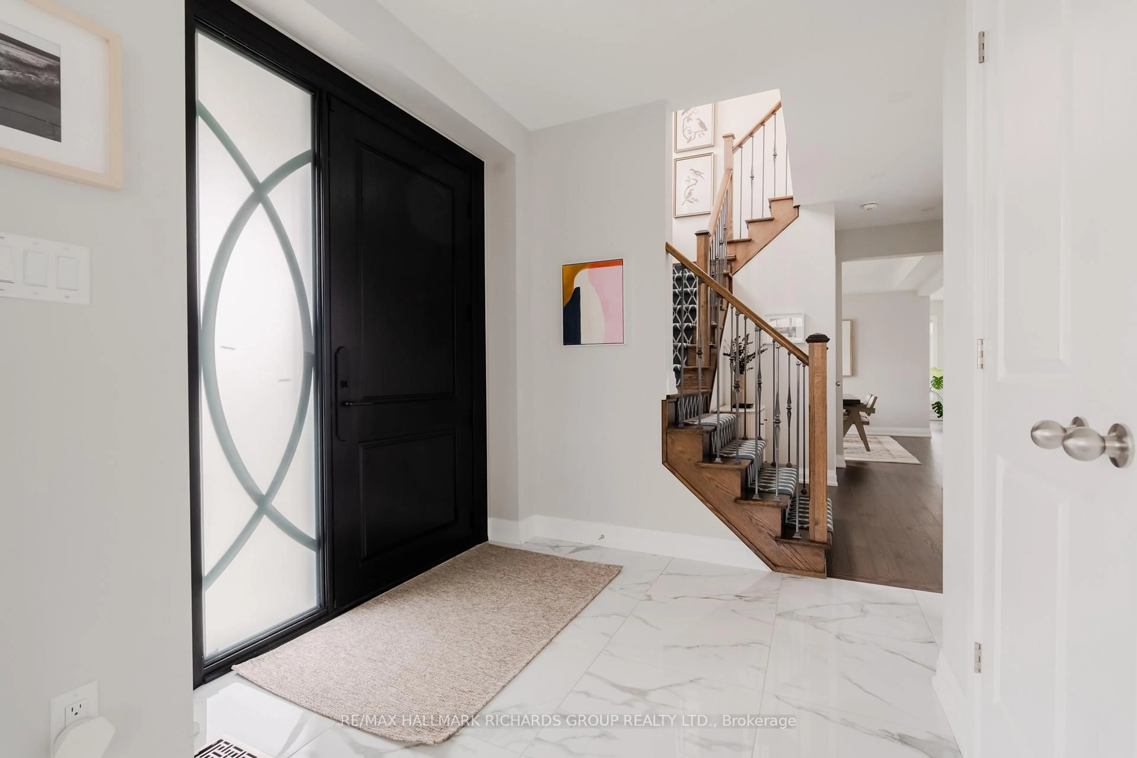 Indoor entryway for 2 Boone Cres, Vaughan Ontario L4H 4T7