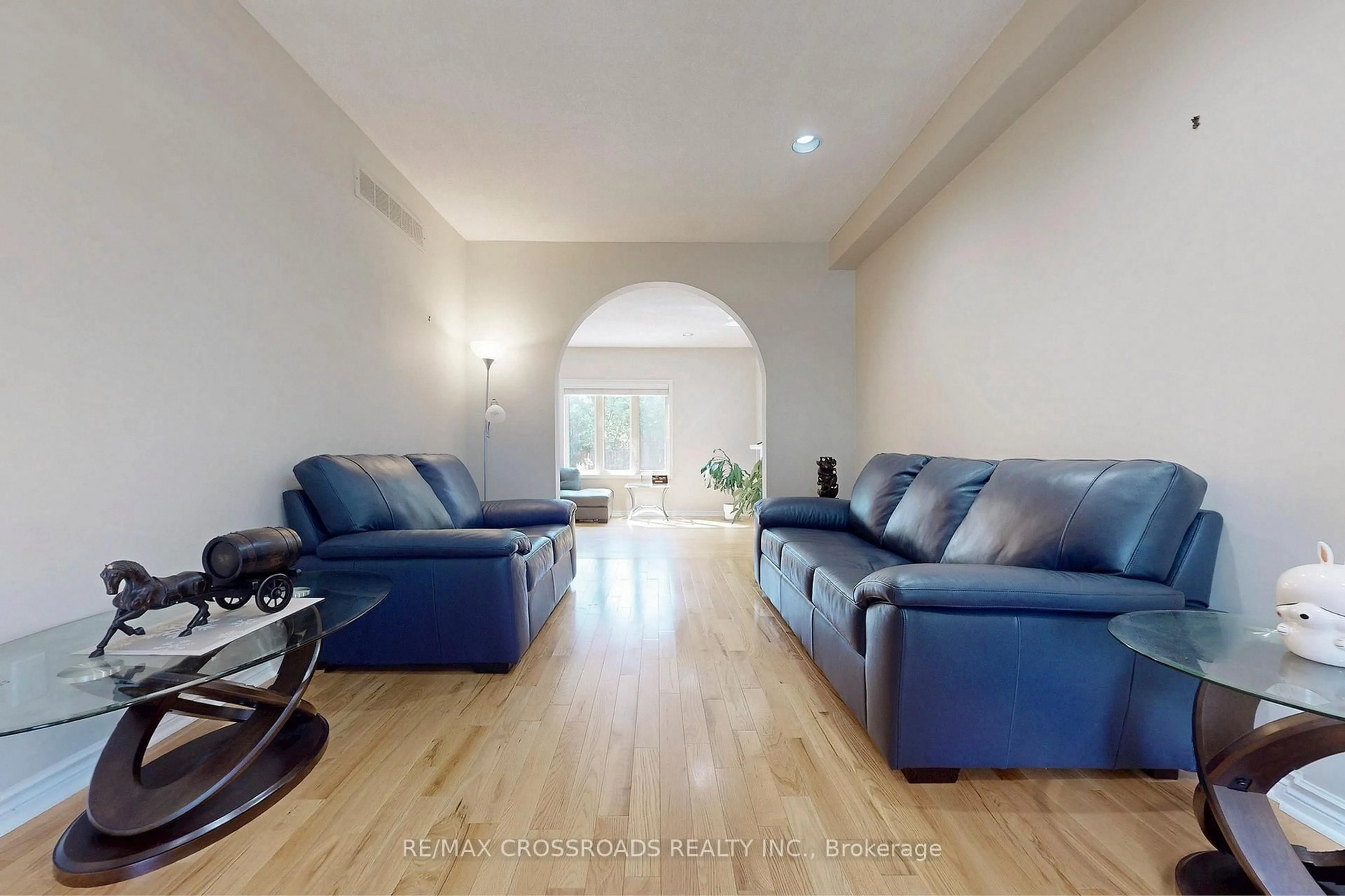 Living room with furniture, unknown for 63 Baynards Lane, Richmond Hill Ontario L4C 9B6