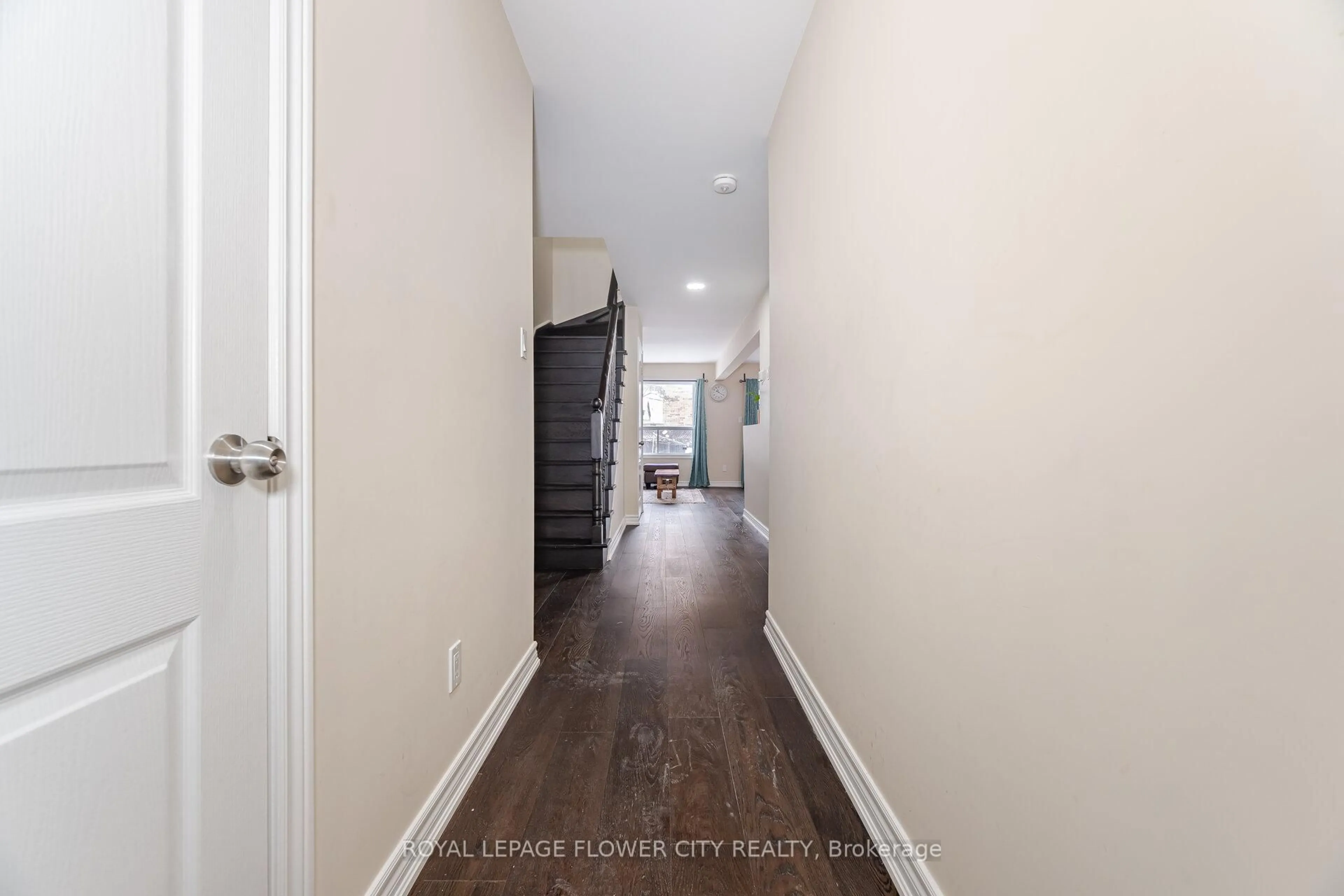 Indoor entryway for 68 Denton Circ, Vaughan Ontario L6A 2N4