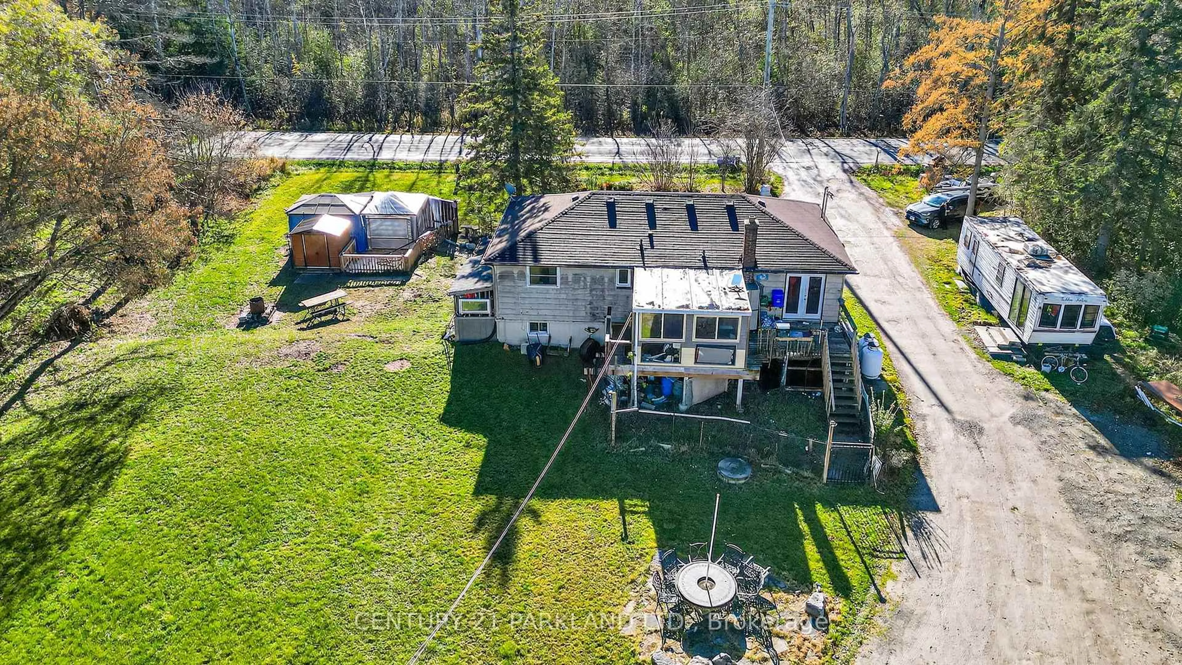 A pic from outside/outdoor area/front of a property/back of a property/a pic from drone, unknown for 4762 Old Homestead Rd, Georgina Ontario L0E 1R0