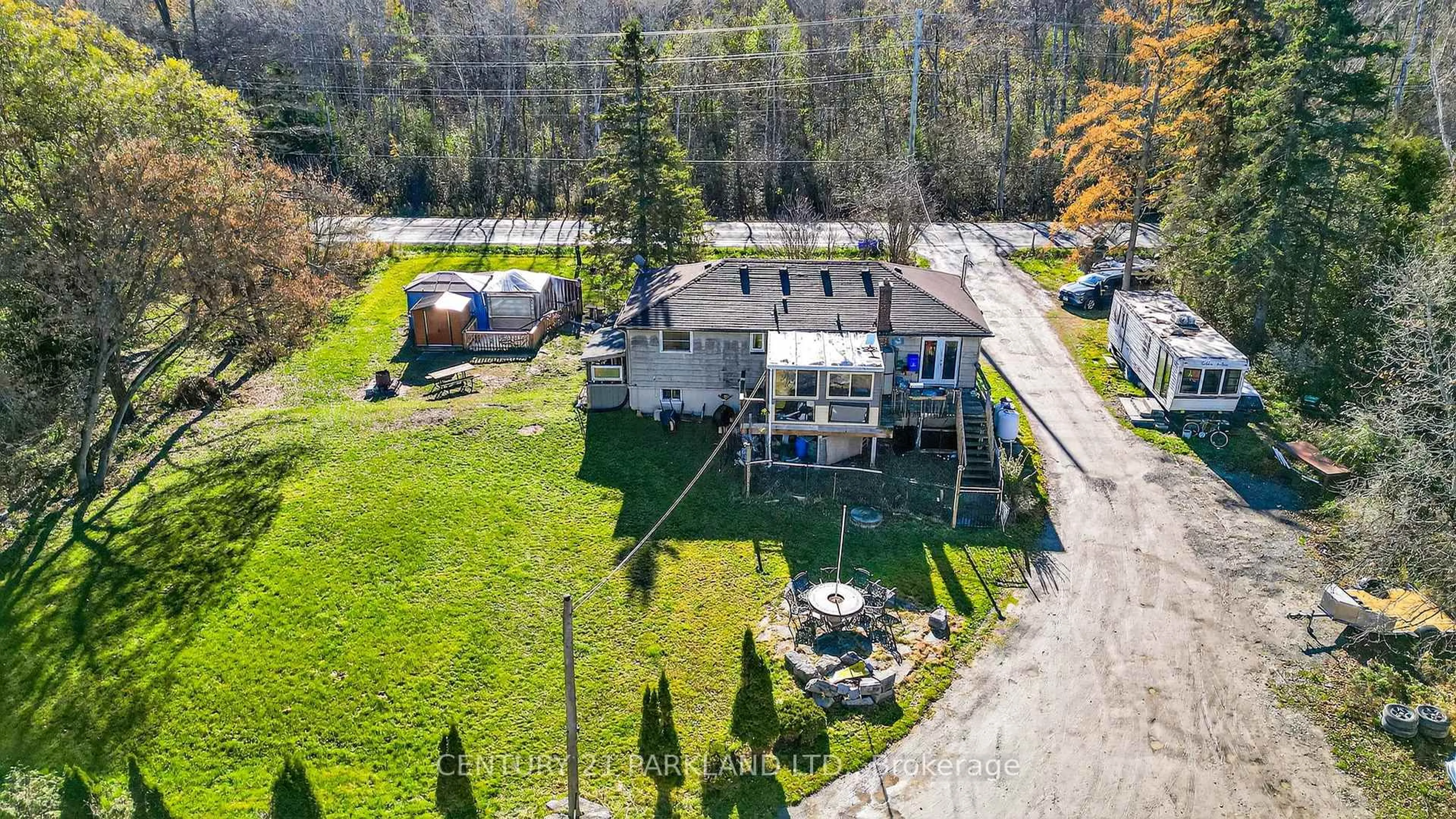 A pic from outside/outdoor area/front of a property/back of a property/a pic from drone, unknown for 4762 Old Homestead Rd, Georgina Ontario L0E 1R0