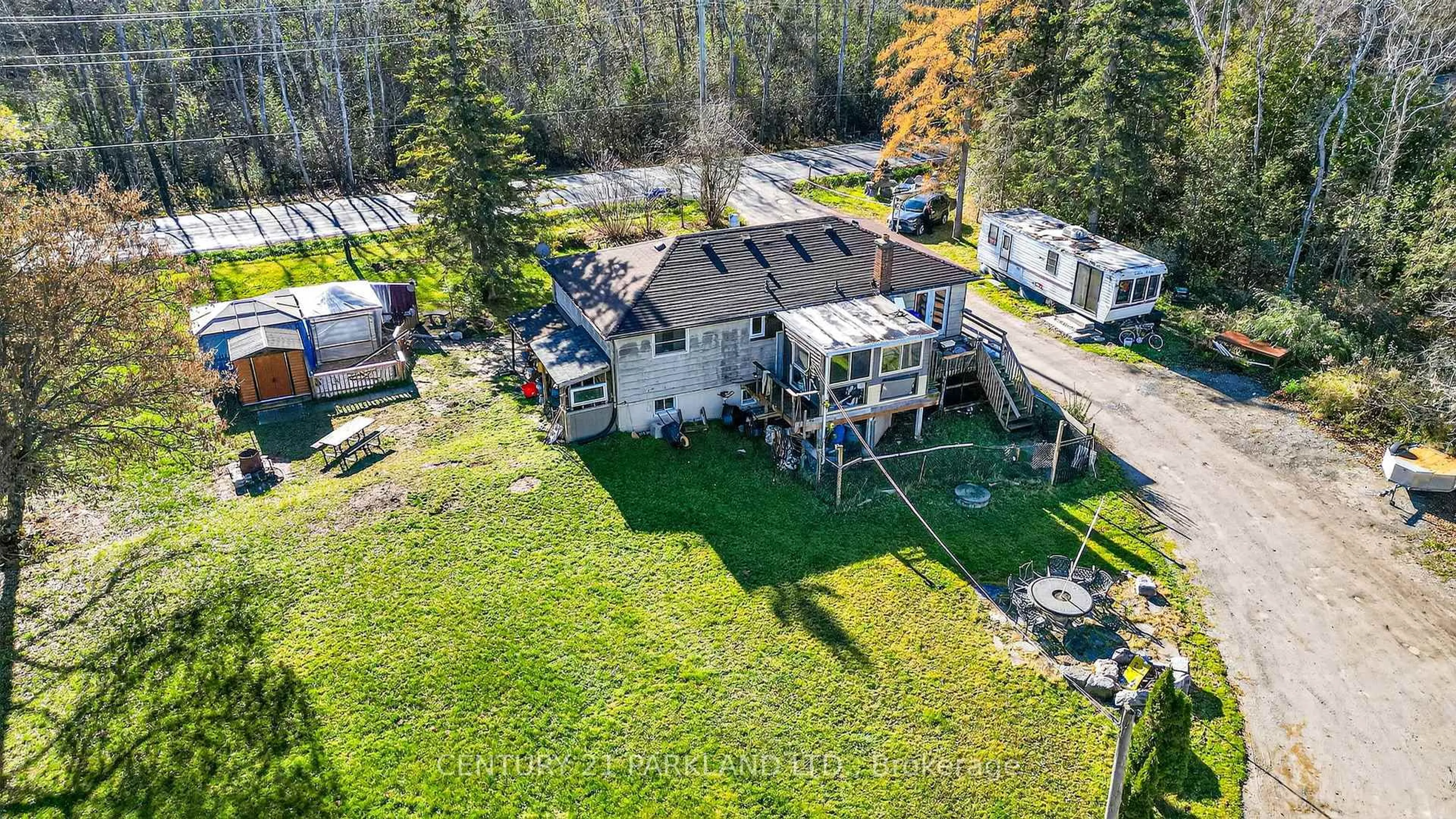 A pic from outside/outdoor area/front of a property/back of a property/a pic from drone, unknown for 4762 Old Homestead Rd, Georgina Ontario L0E 1R0