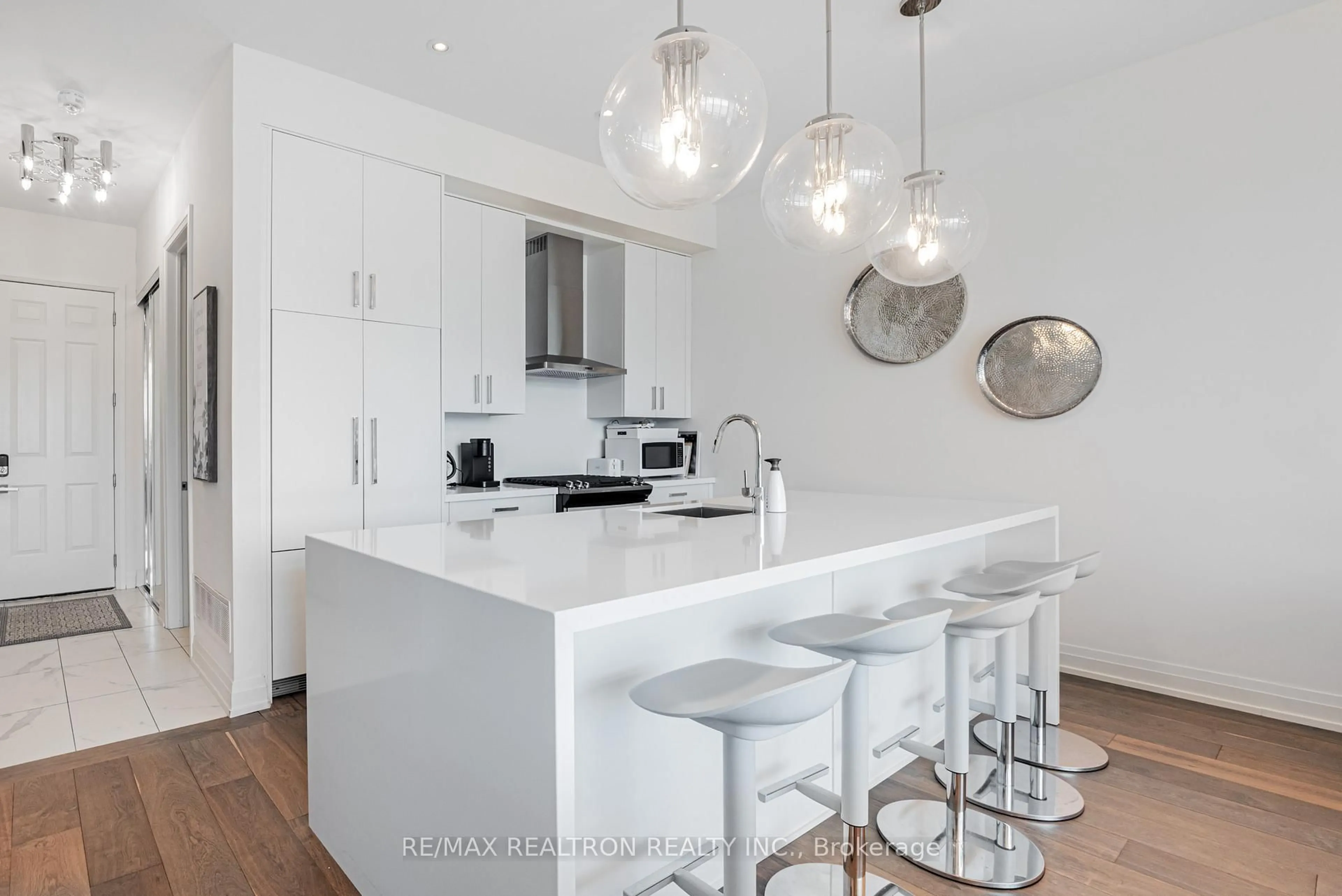 Contemporary kitchen, unknown for 3513 Riva Ave, Innisfil Ontario L9S 3M3