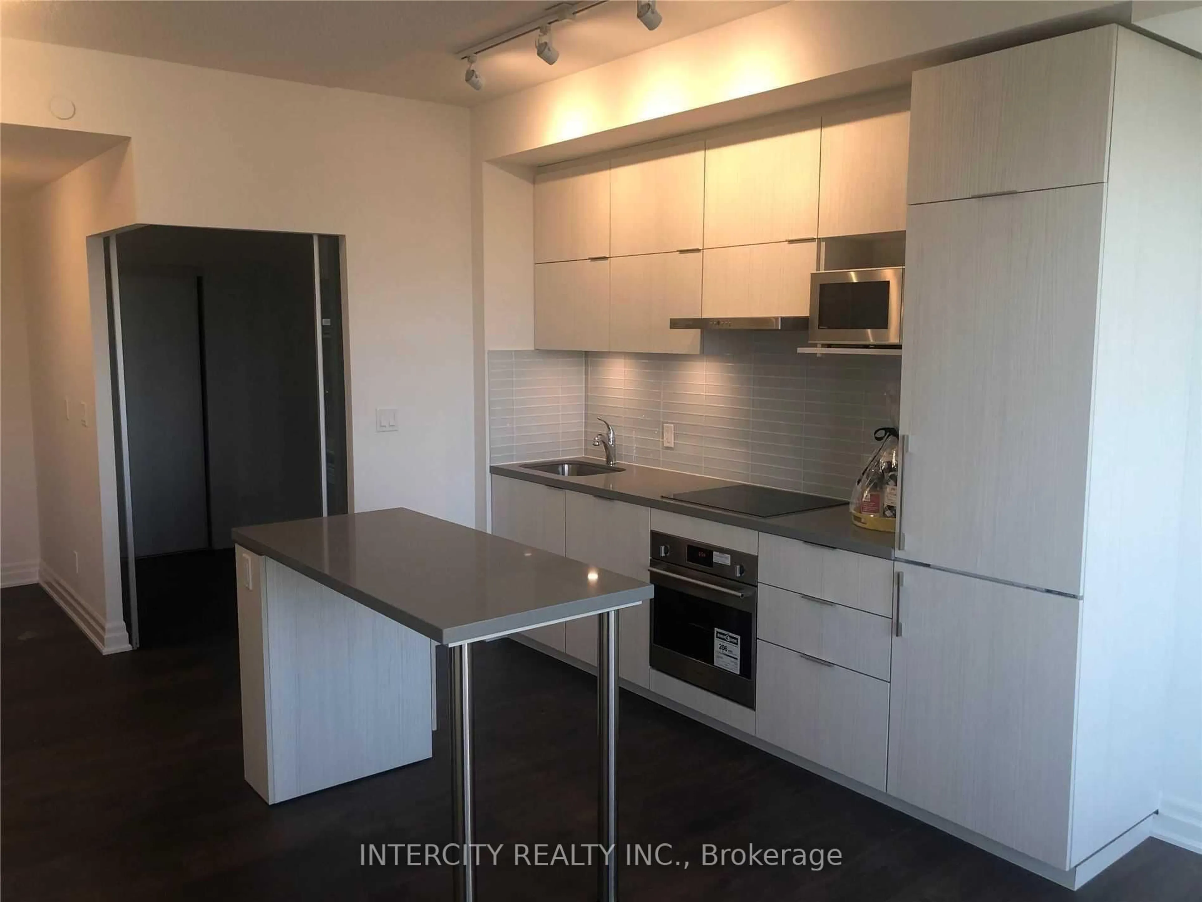 Standard kitchen, wood/laminate floor for 10 Rouge Valley Dr #813A, Markham Ontario L6G 0G9