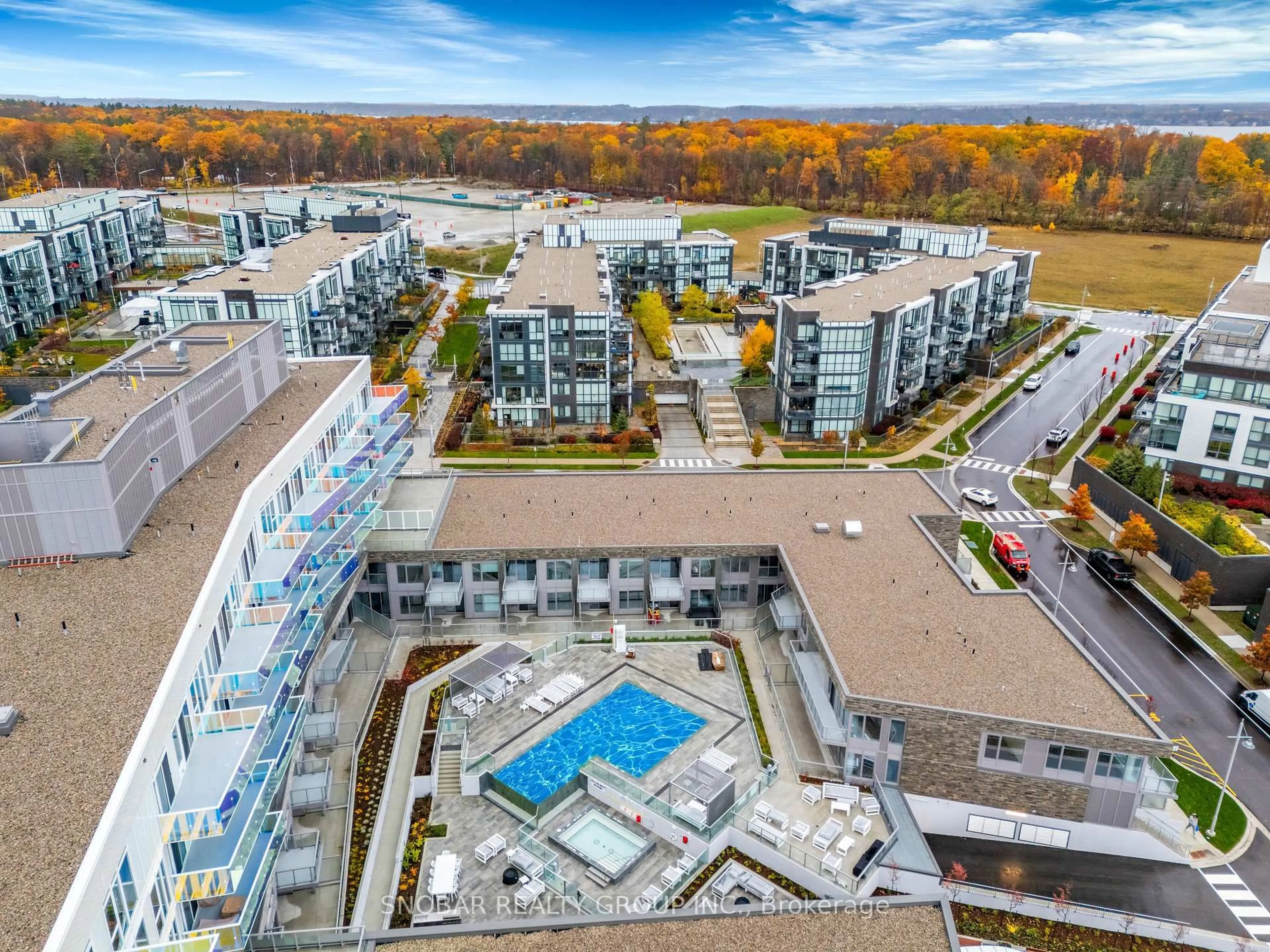 A pic from outside/outdoor area/front of a property/back of a property/a pic from drone, city buildings view from balcony for 333 Sunseeker Ave, Innisfil Ontario L9R 0R6