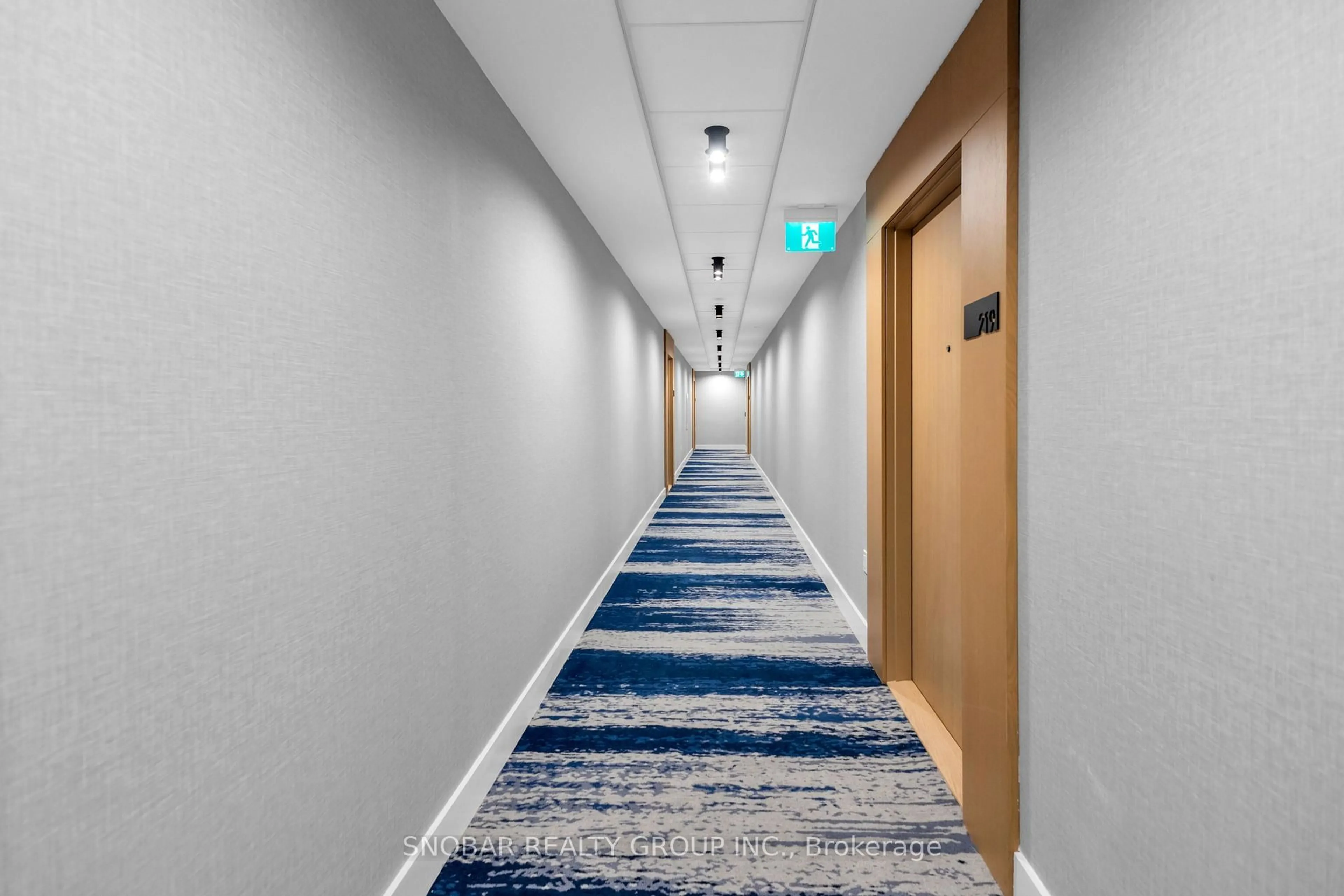 Indoor foyer for 333 Sunseeker Ave, Innisfil Ontario L9R 0R6