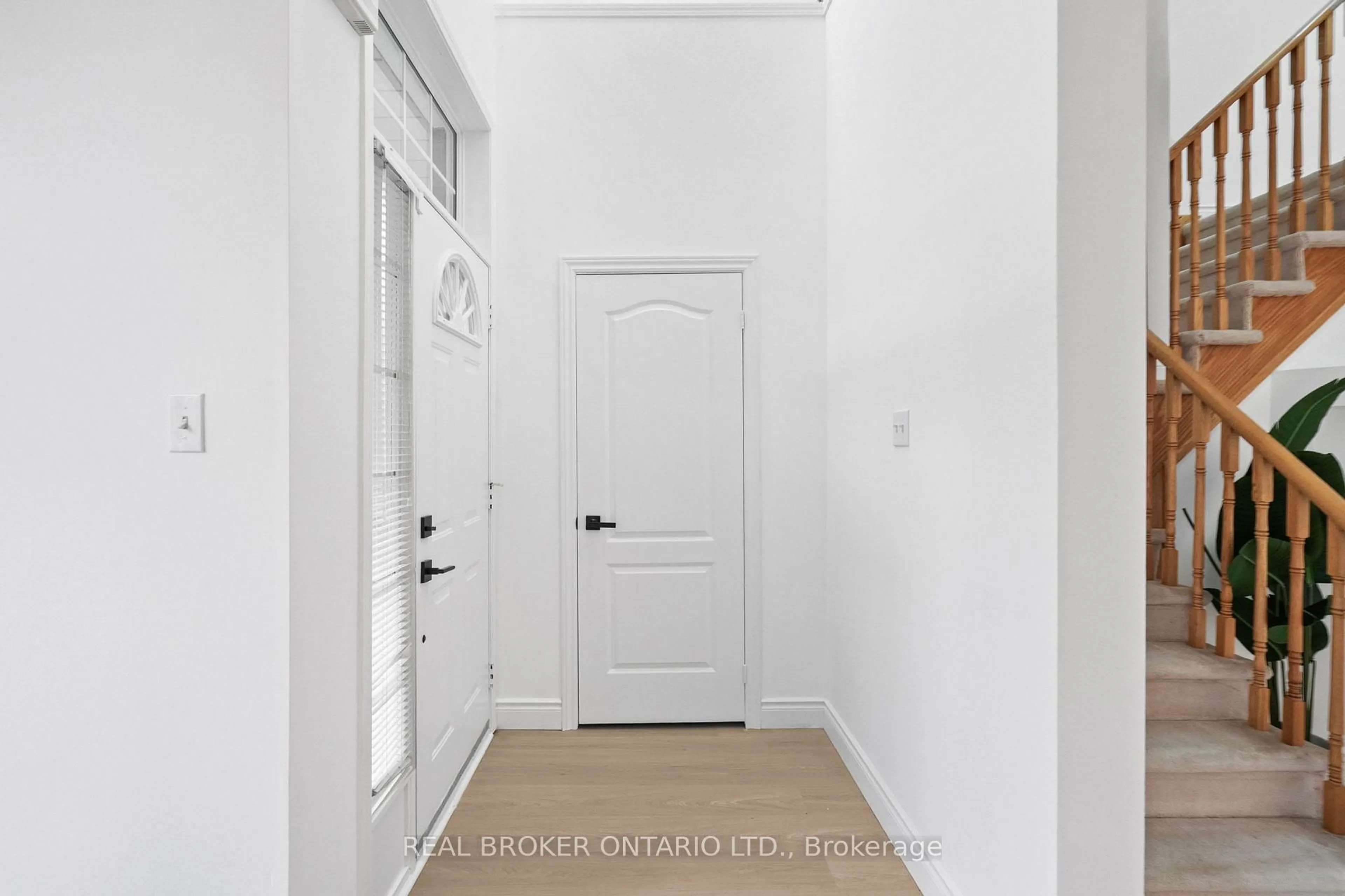 Indoor entryway for 21 Spring Meadow Ave, Markham Ontario L6B 1B5