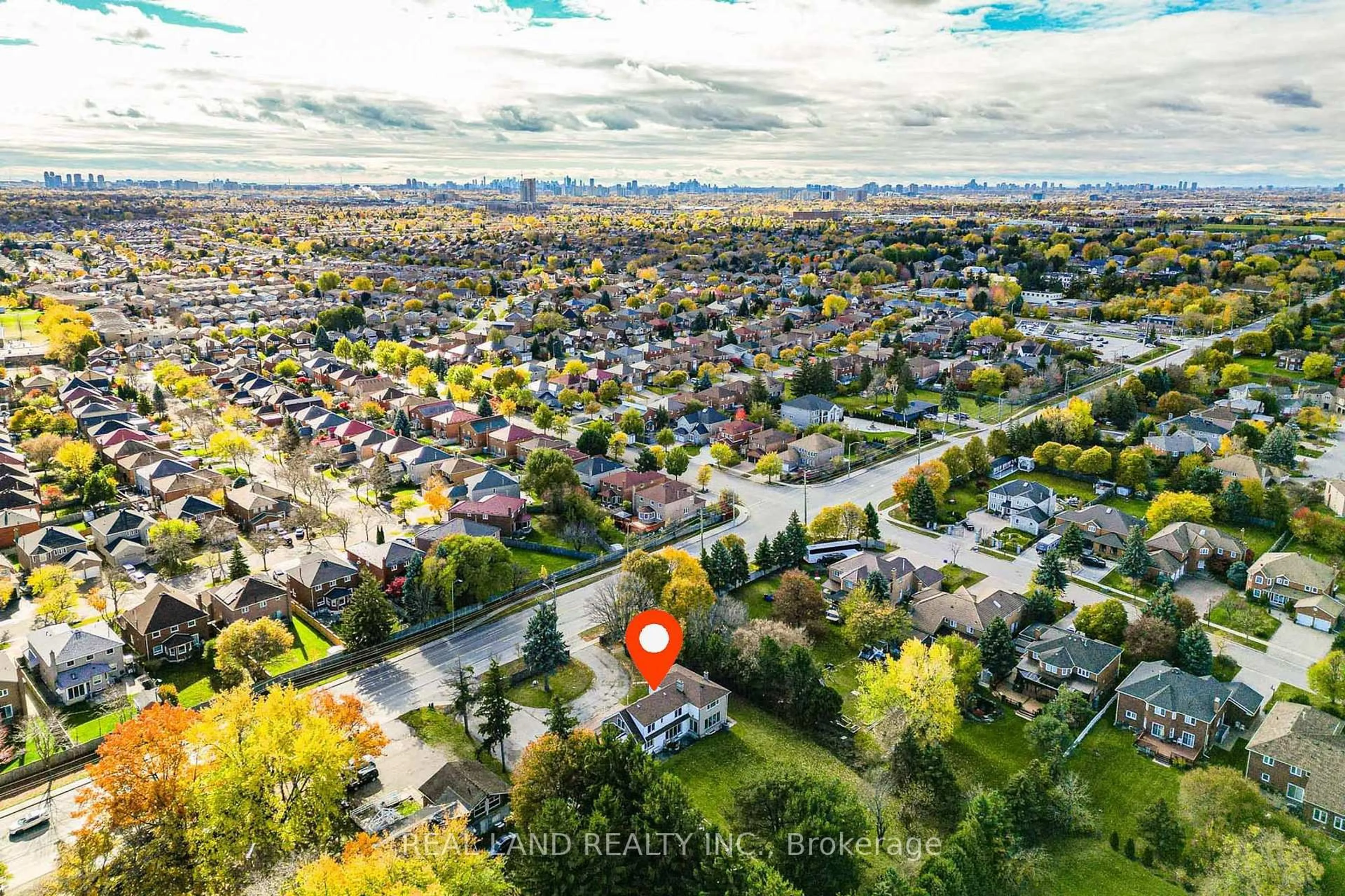 A pic from outside/outdoor area/front of a property/back of a property/a pic from drone, street for 4762 14th Ave, Markham Ontario L3S 3K7