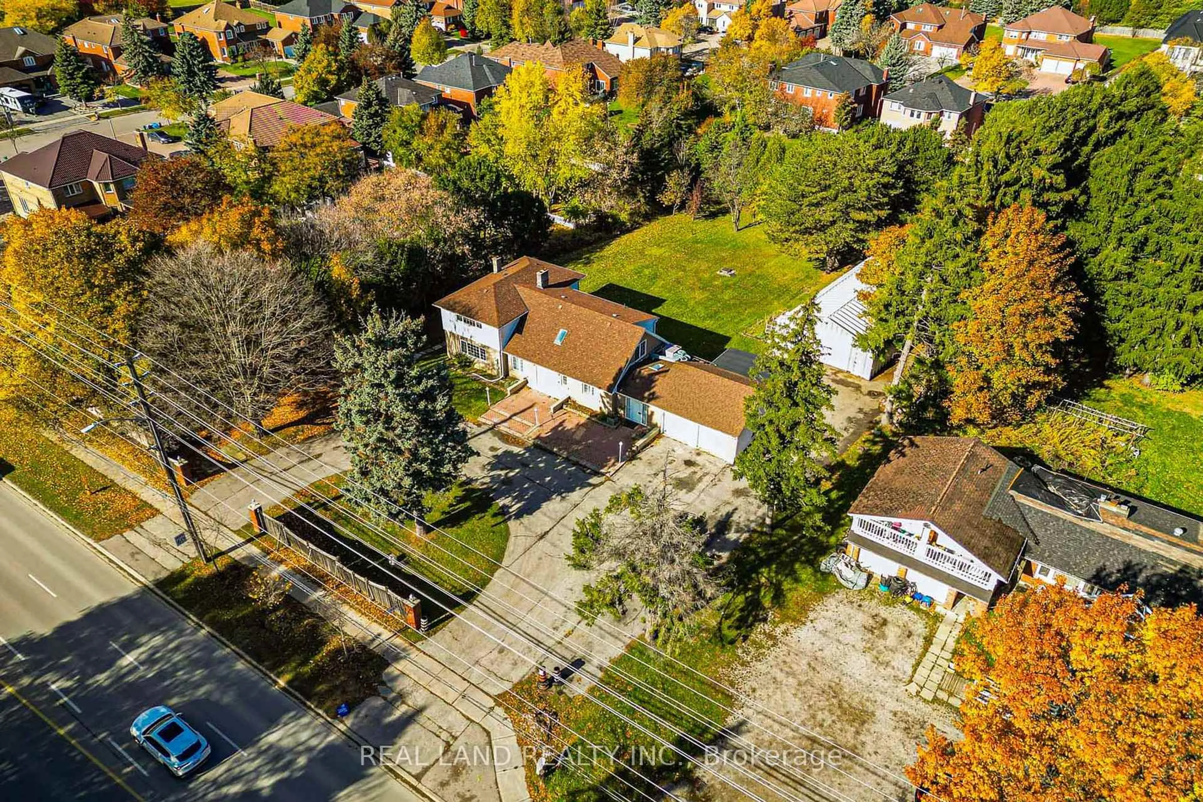 A pic from outside/outdoor area/front of a property/back of a property/a pic from drone, street for 4762 14th Ave, Markham Ontario L3S 3K7