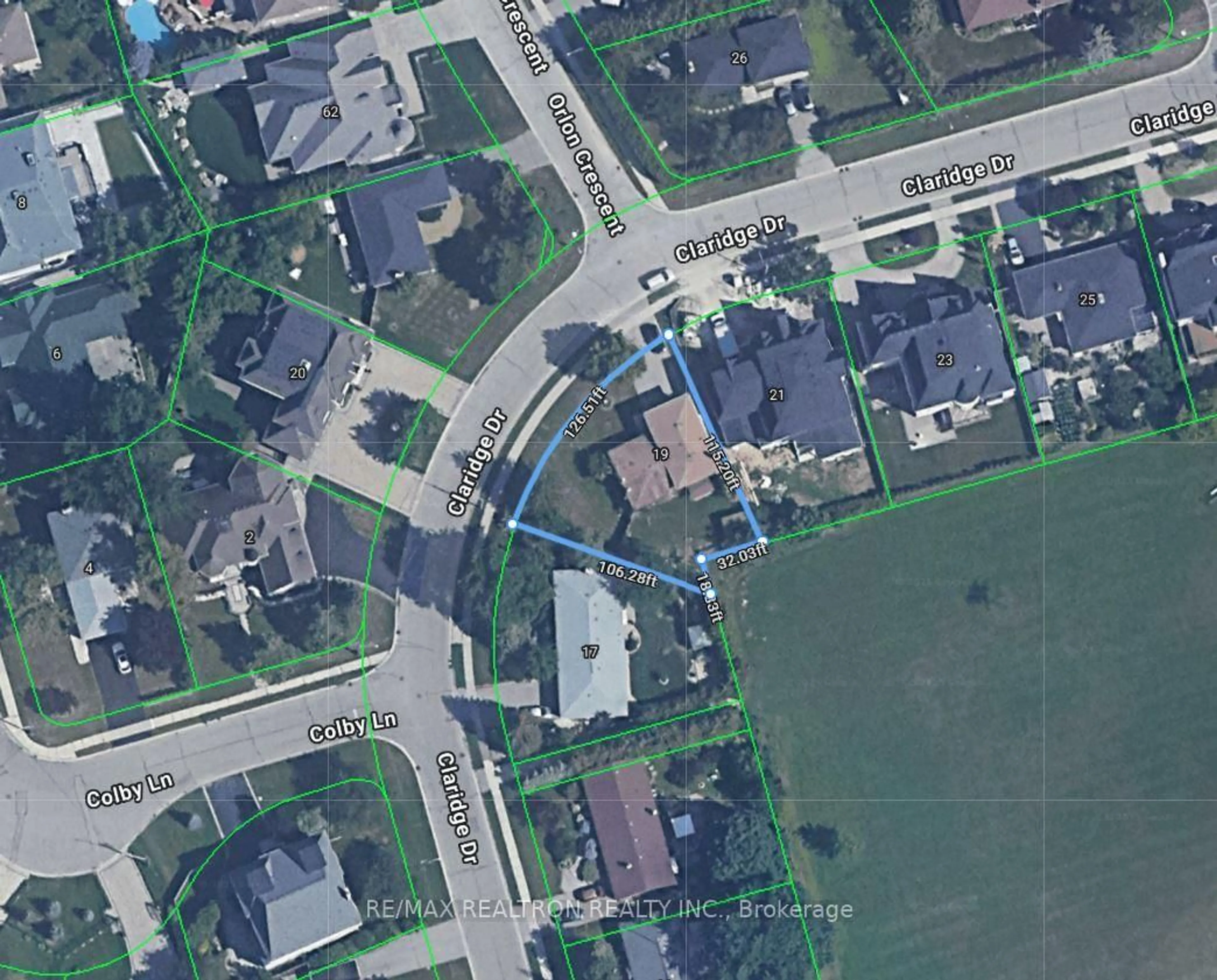 A pic from outside/outdoor area/front of a property/back of a property/a pic from drone, street for 19 Claridge Dr, Richmond Hill Ontario L4C 6G8