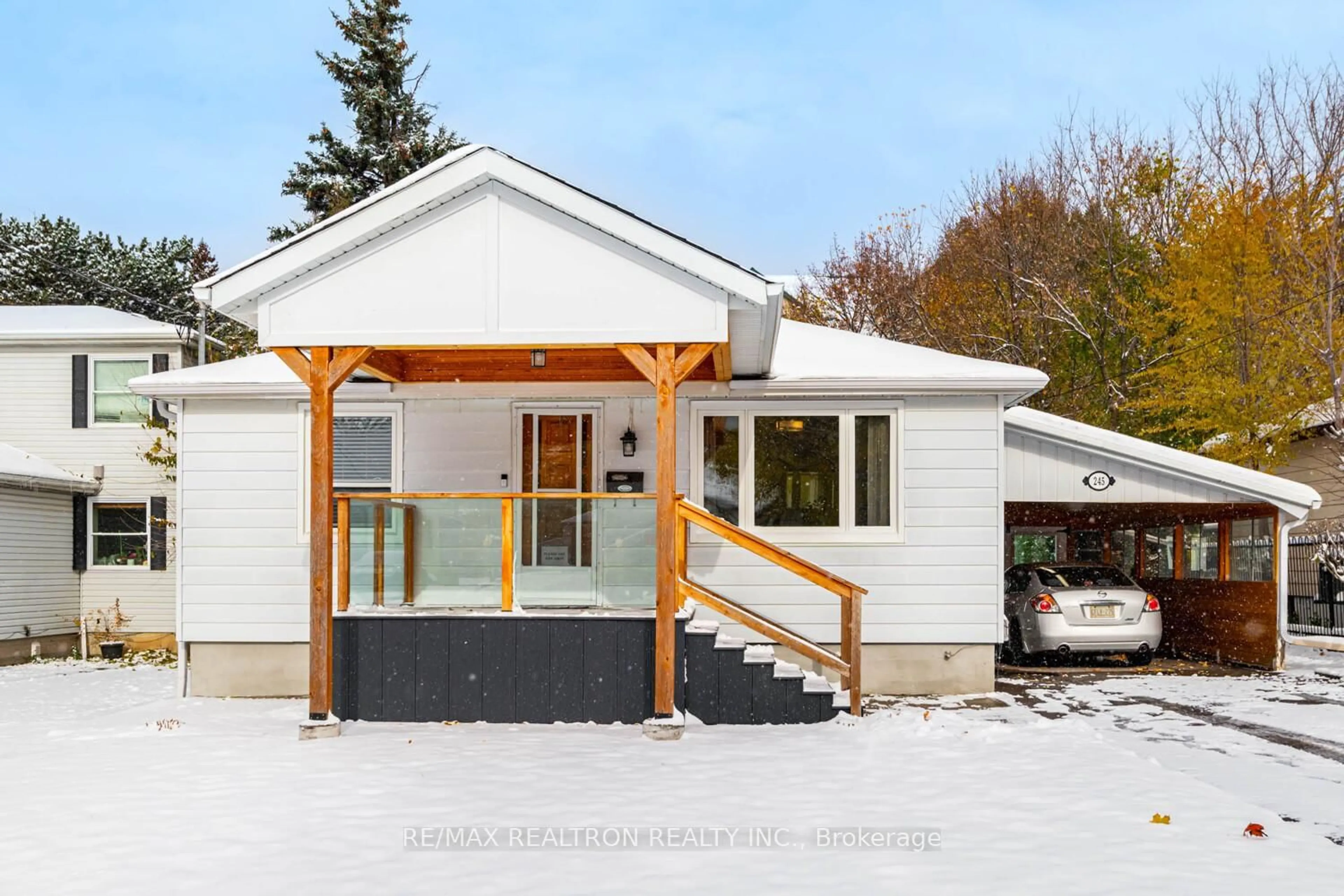 Home with vinyl exterior material, unknown for 245 Elmwood Ave, Richmond Hill Ontario L4C 1L3