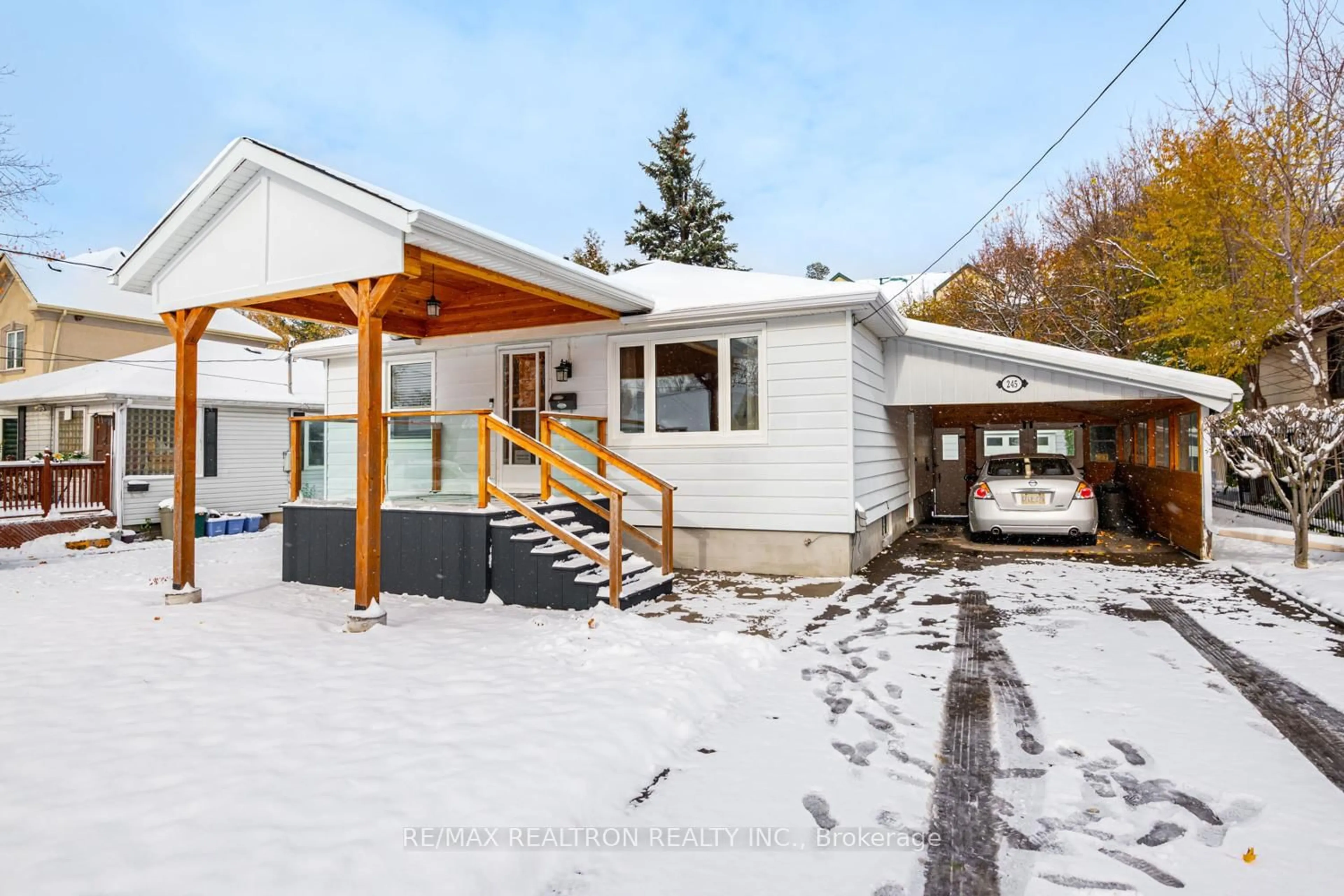 Unknown for 245 Elmwood Ave, Richmond Hill Ontario L4C 1L3