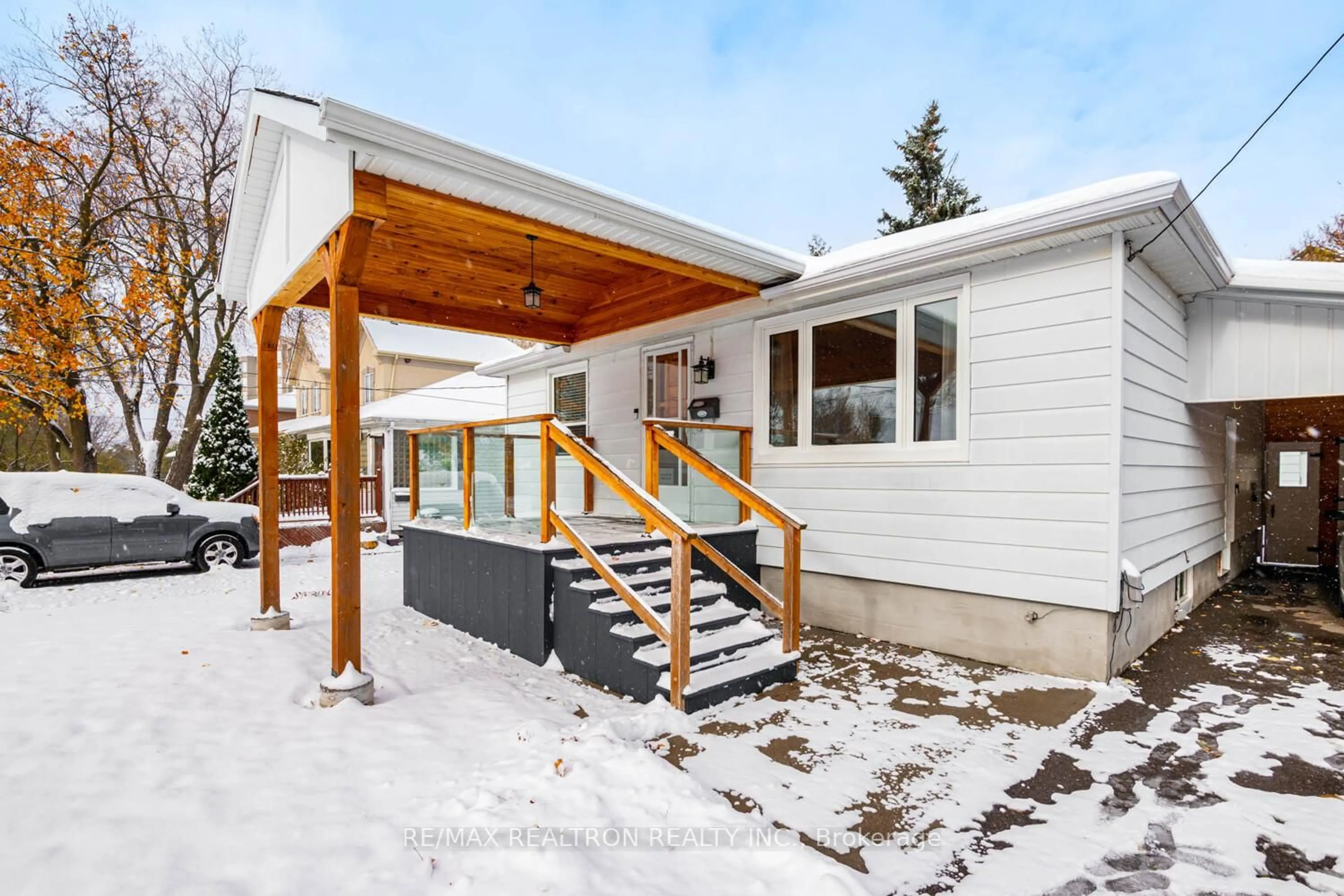 Unknown for 245 Elmwood Ave, Richmond Hill Ontario L4C 1L3