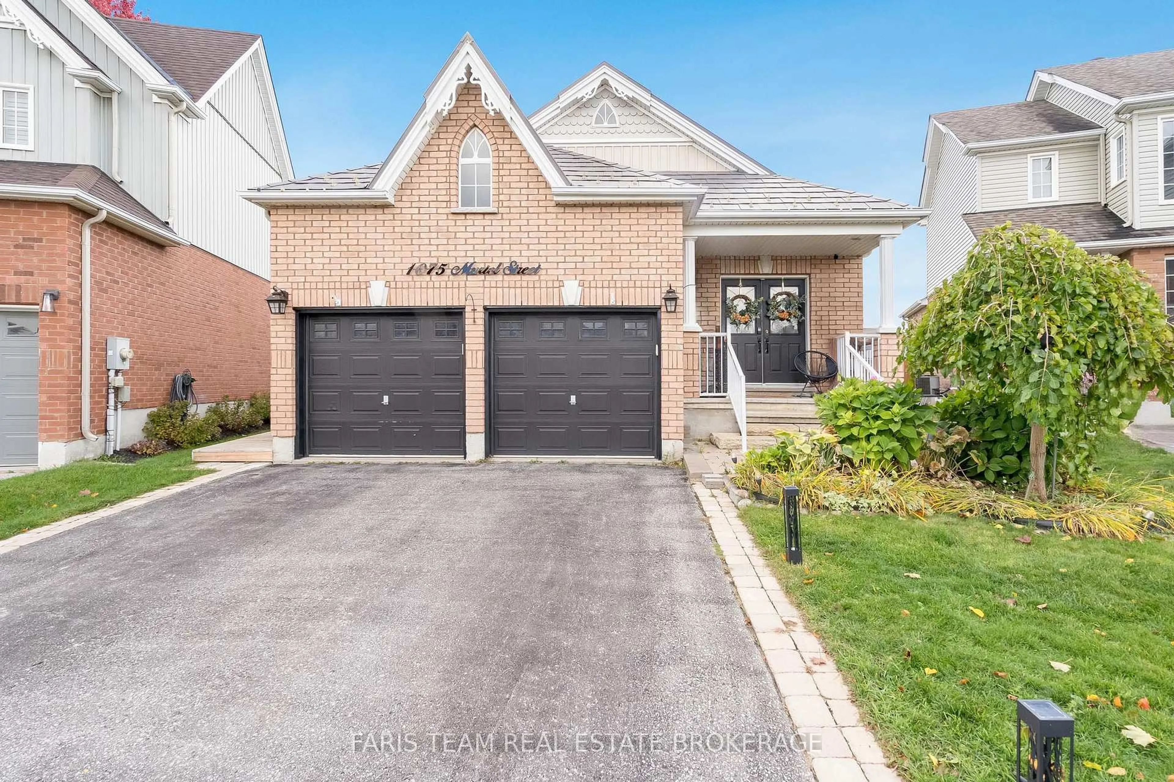 Home with brick exterior material, street for 1075 Muriel St, Innisfil Ontario L9S 4W7