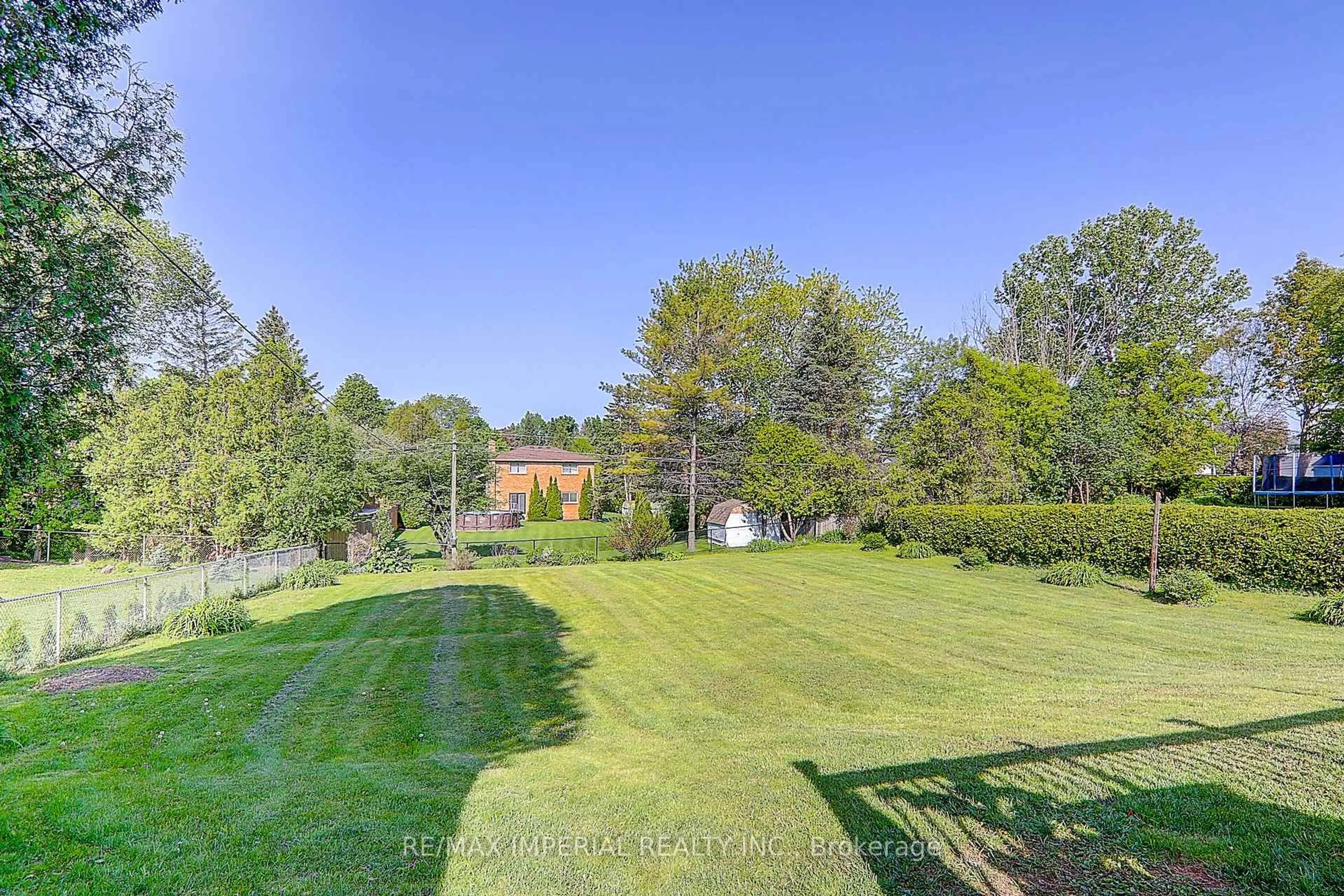 A pic from outside/outdoor area/front of a property/back of a property/a pic from drone, forest/trees view for 98 Belfry Dr, Newmarket Ontario L3Y 3G1