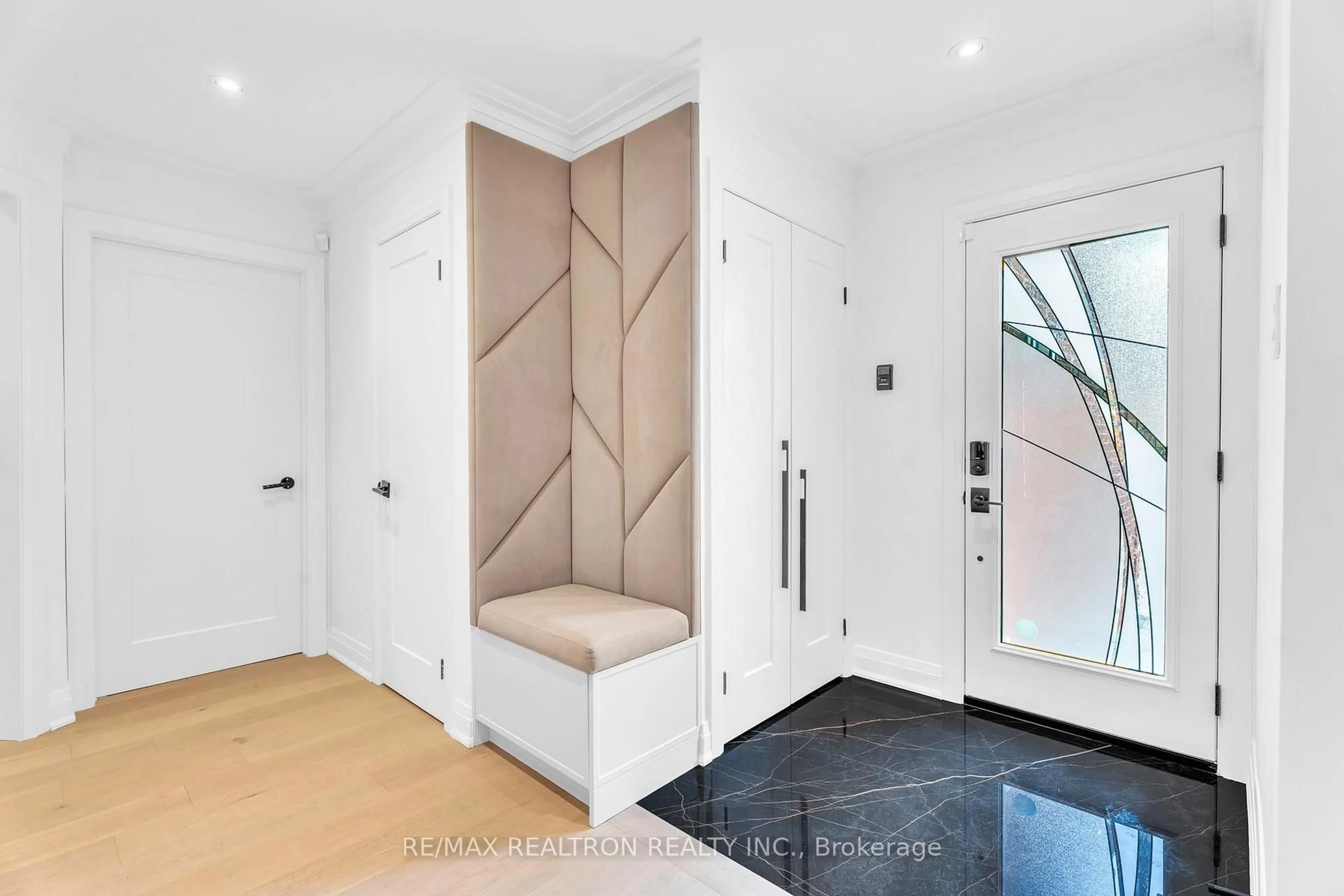 Indoor entryway for 42 Butterfield Cres, Vaughan Ontario L6A 1J5