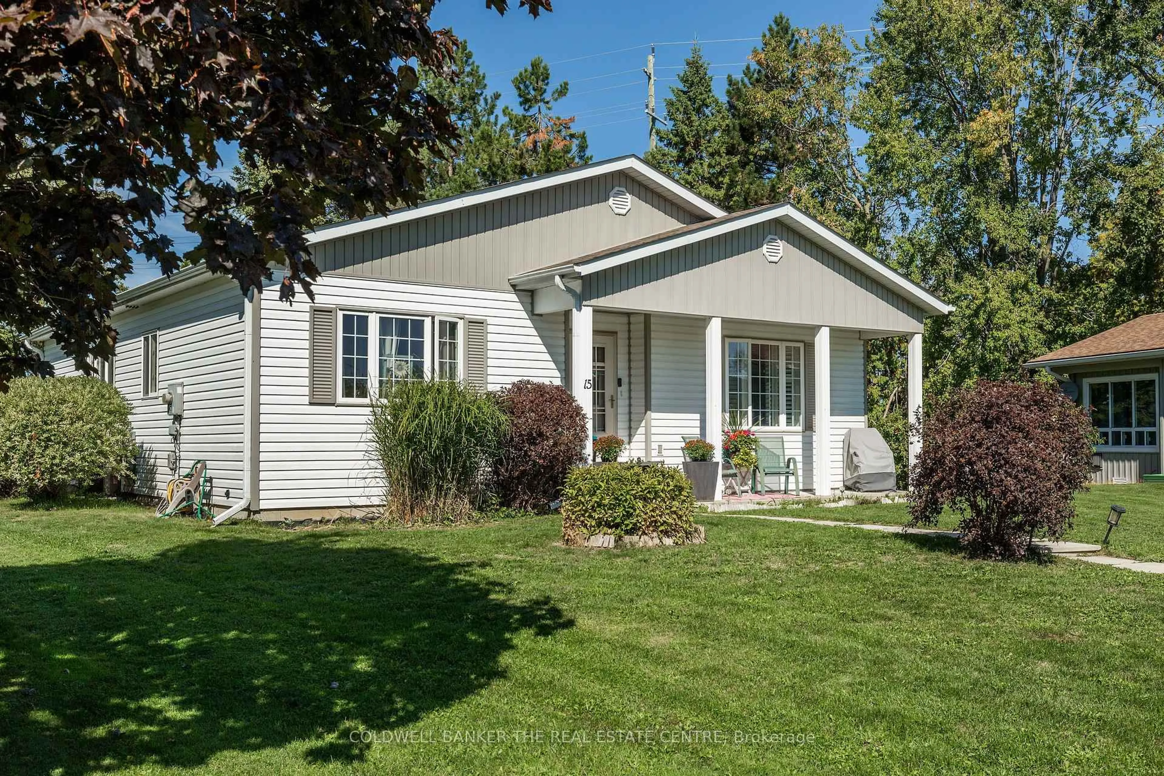 Home with vinyl exterior material, street for 15 Recreation Dr, Innisfil Ontario L9S 1N5